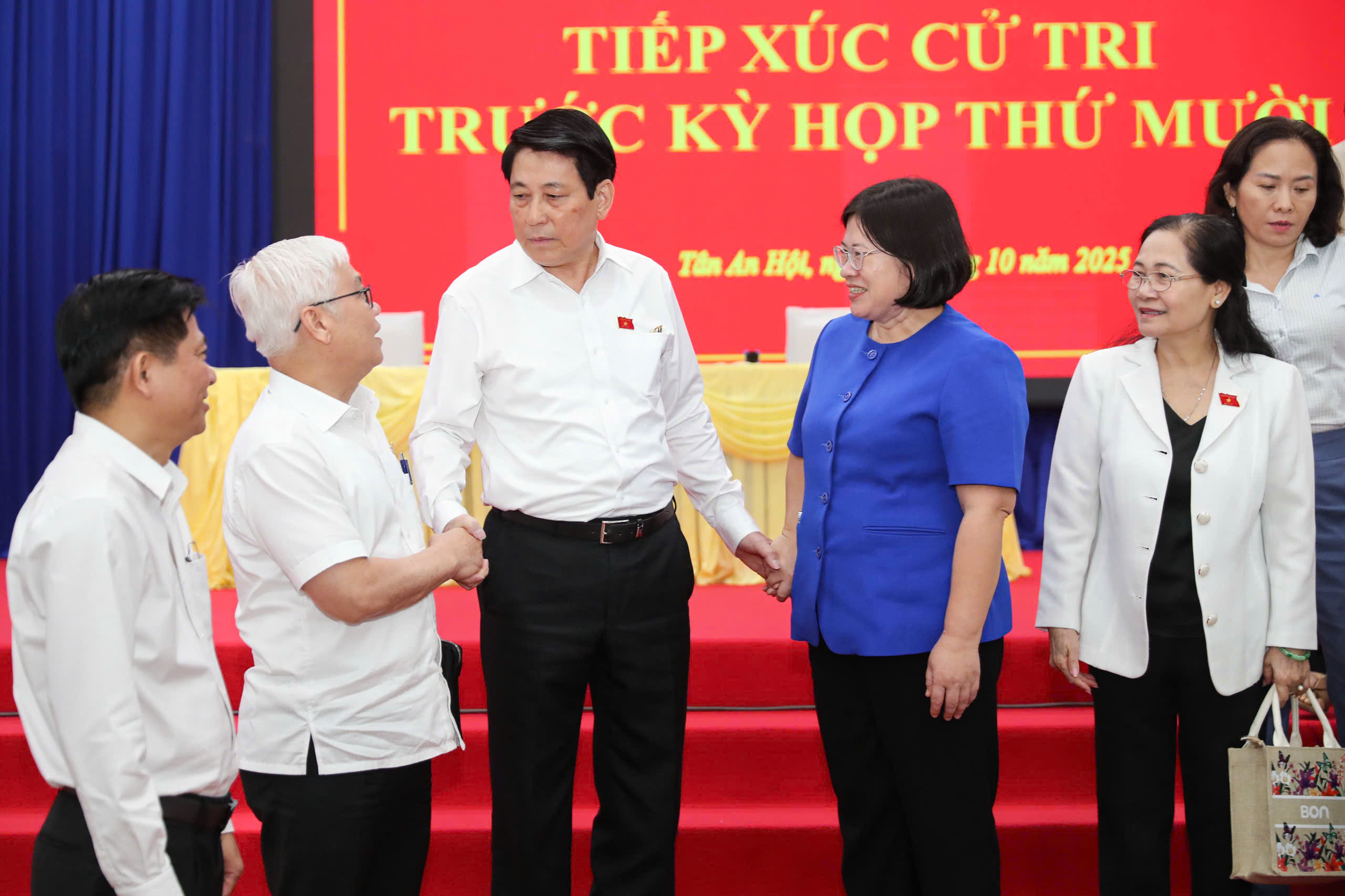 Đồng l&ograve;ng th&aacute;o gỡ vướng mắc - Ảnh 1.