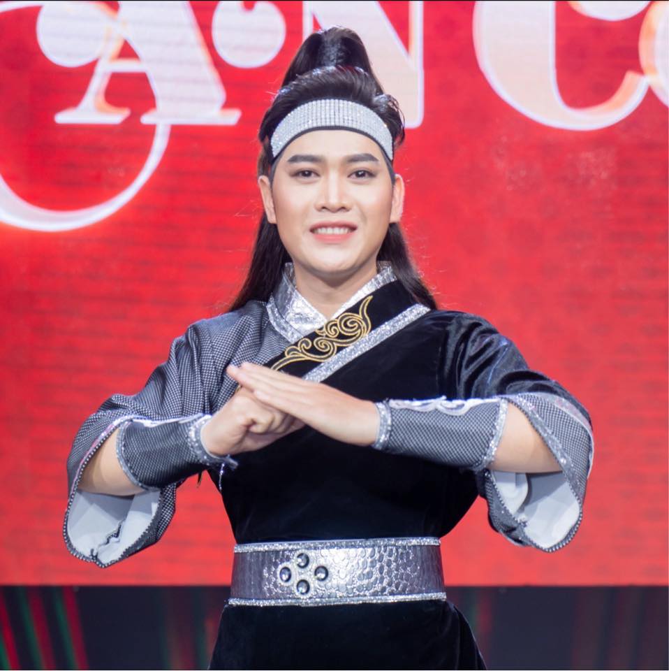 Nguyễn Tấn Đạt tỏa s&aacute;ng sau chiến thắng Giải Hội đồng b&aacute;o ch&iacute; "Chu&ocirc;ng v&agrave;ng vọng cổ"- Ảnh 4.