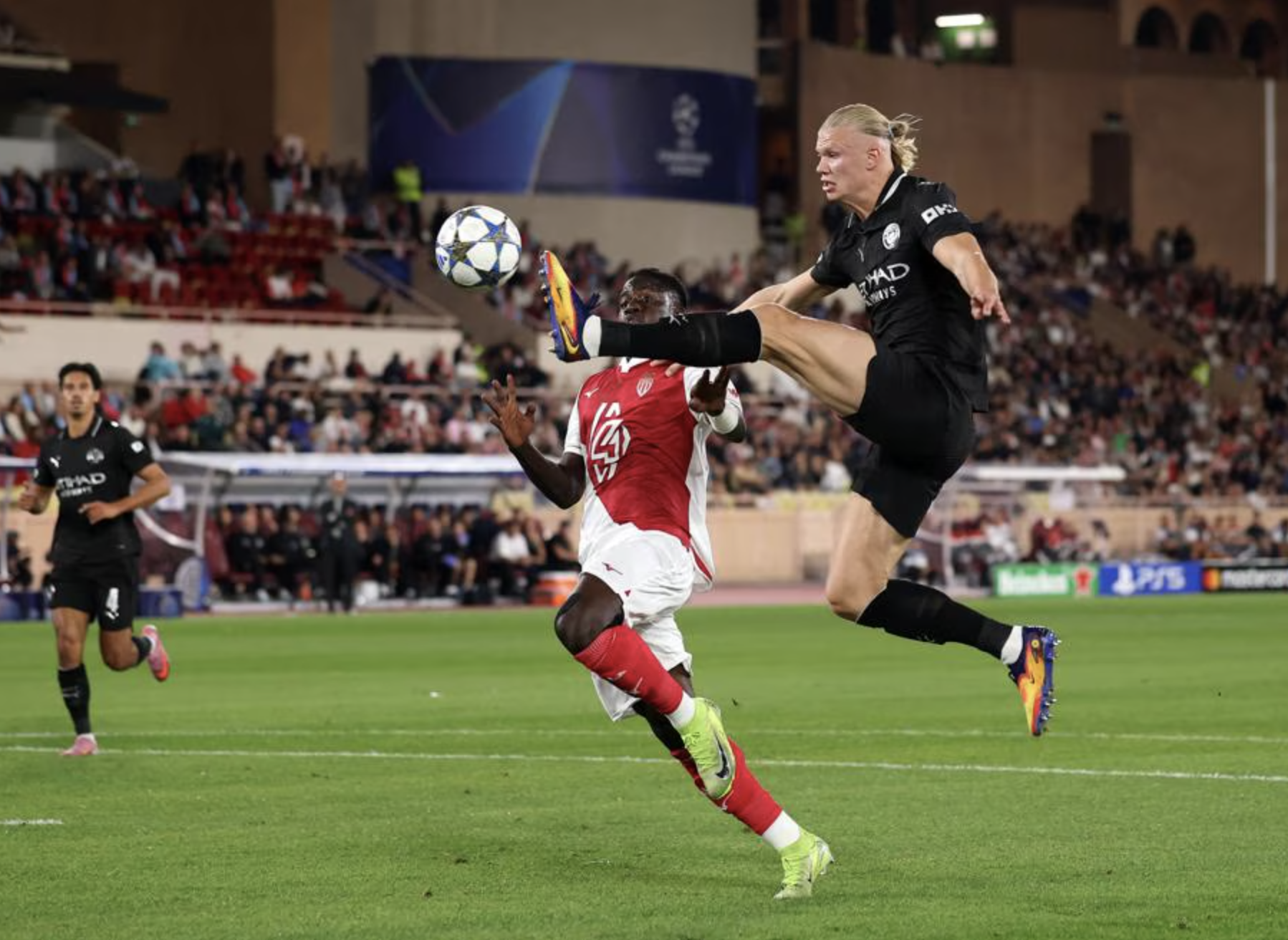 Haaland lập c&uacute; đ&uacute;p, Man City đ&aacute;nh rơi chiến thắng kh&oacute; tin trước Monaco- Ảnh 1.