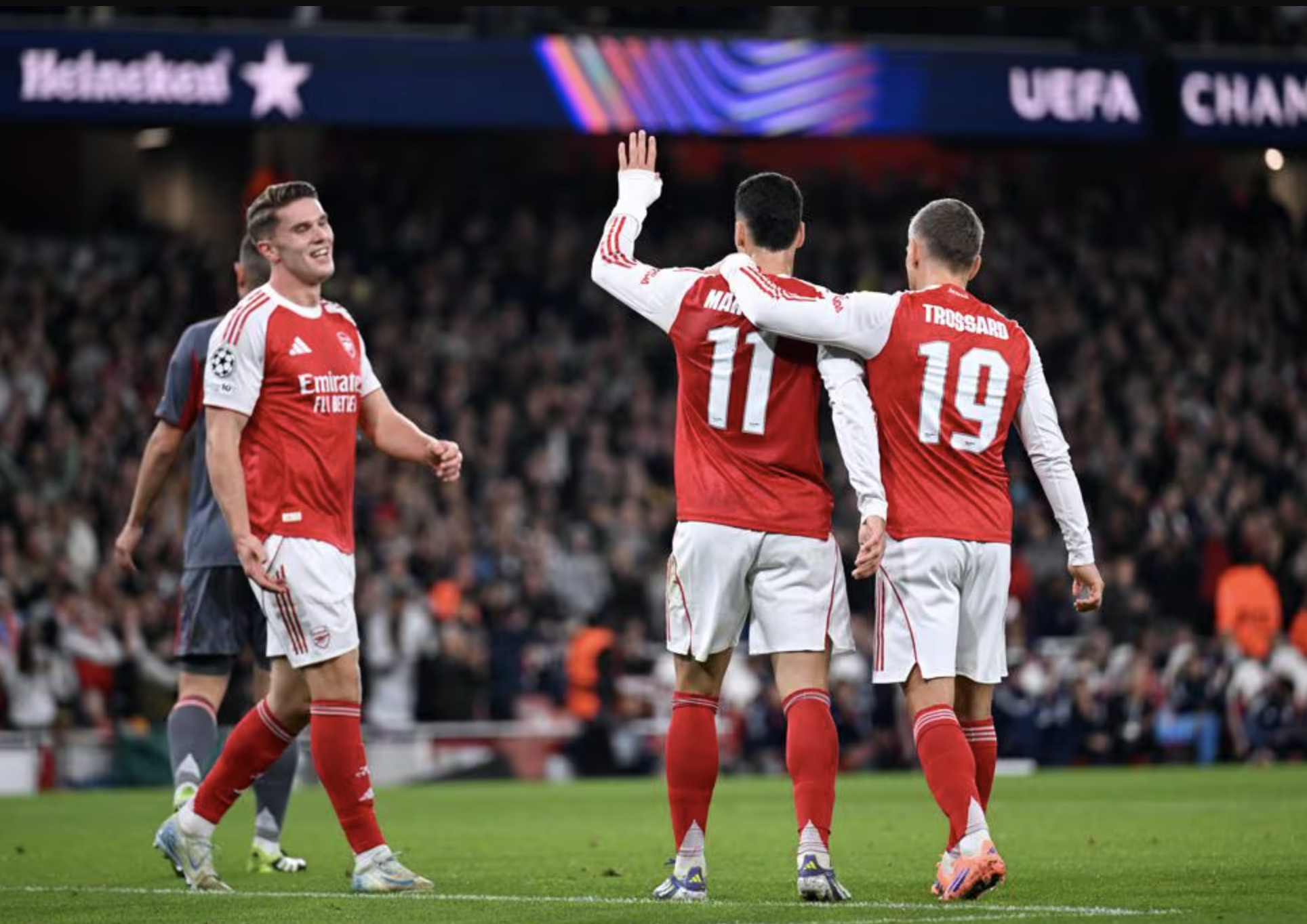 Arsenal đại ph&aacute; Olympiakos, bay cao Top 5 Champions League - Ảnh 2.