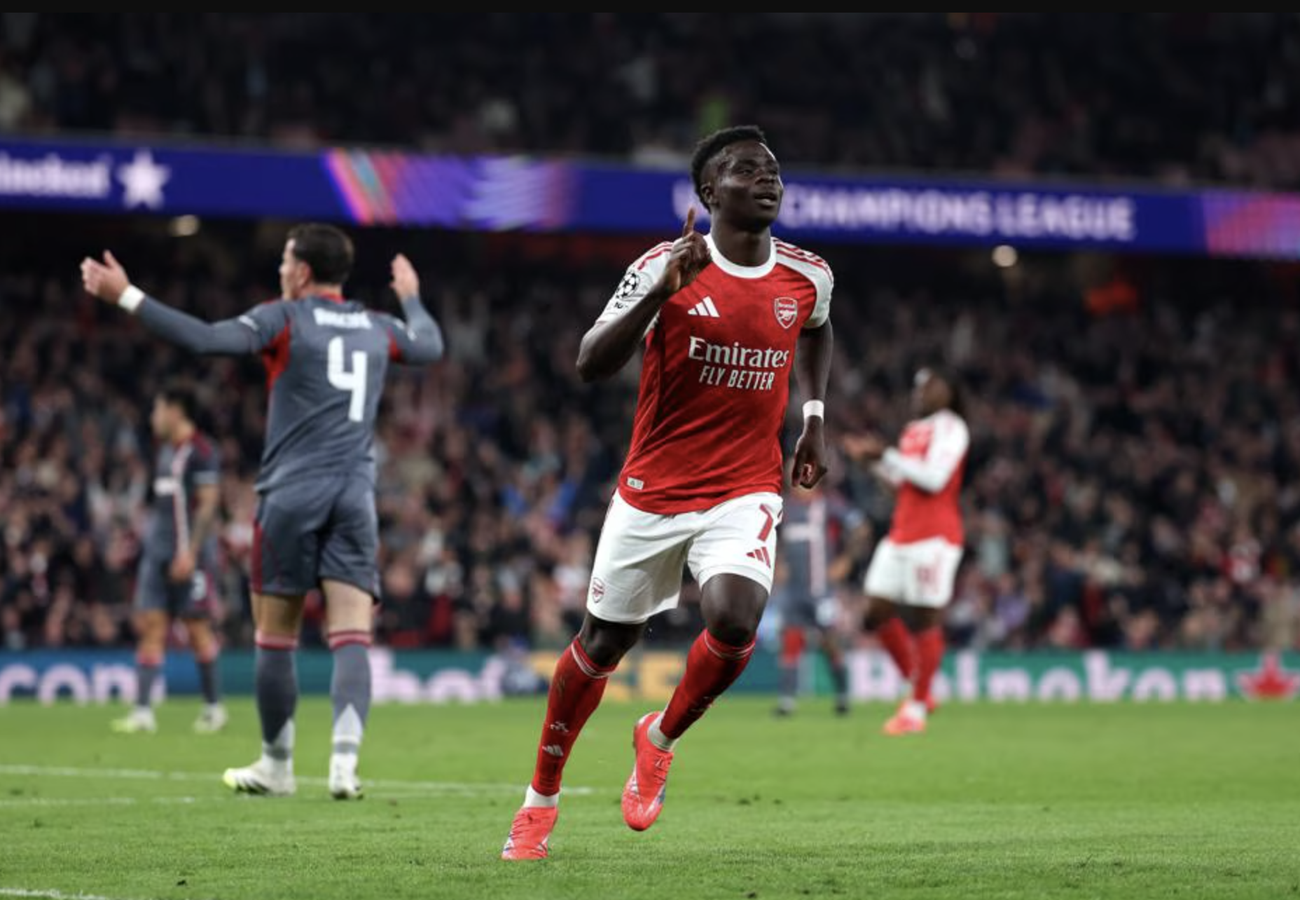 Arsenal đại ph&aacute; Olympiakos, bay cao Top 5 Champions League - Ảnh 3.