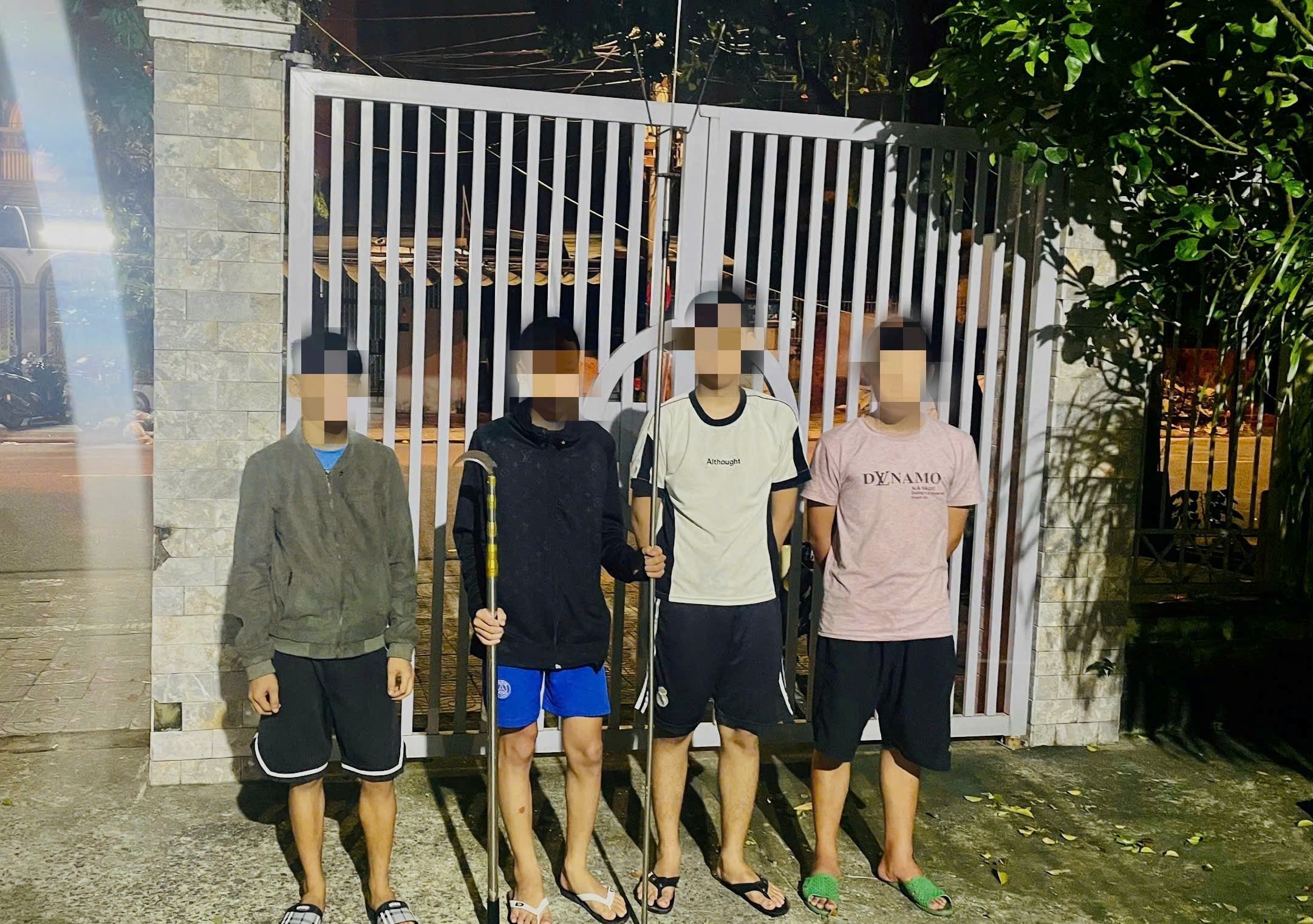 Xử lý nhóm thanh thiếu niên mang hung khí "diễu võ duơng oai" trên phố Đà Nẵng- Ảnh 1.
