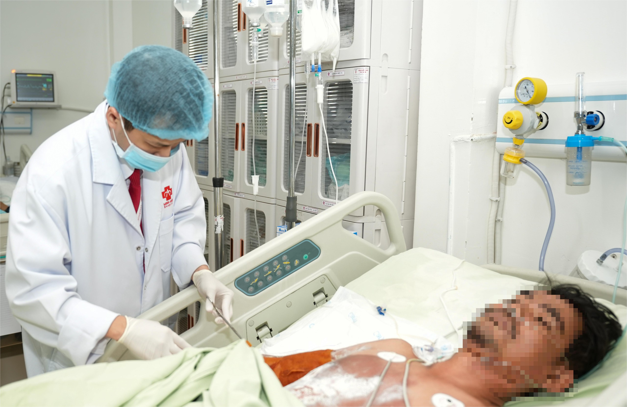 Cứu sống người đ&agrave;n &ocirc;ng Campuchia bỏng điện cao thế thương t&acirc;m - Ảnh 2.