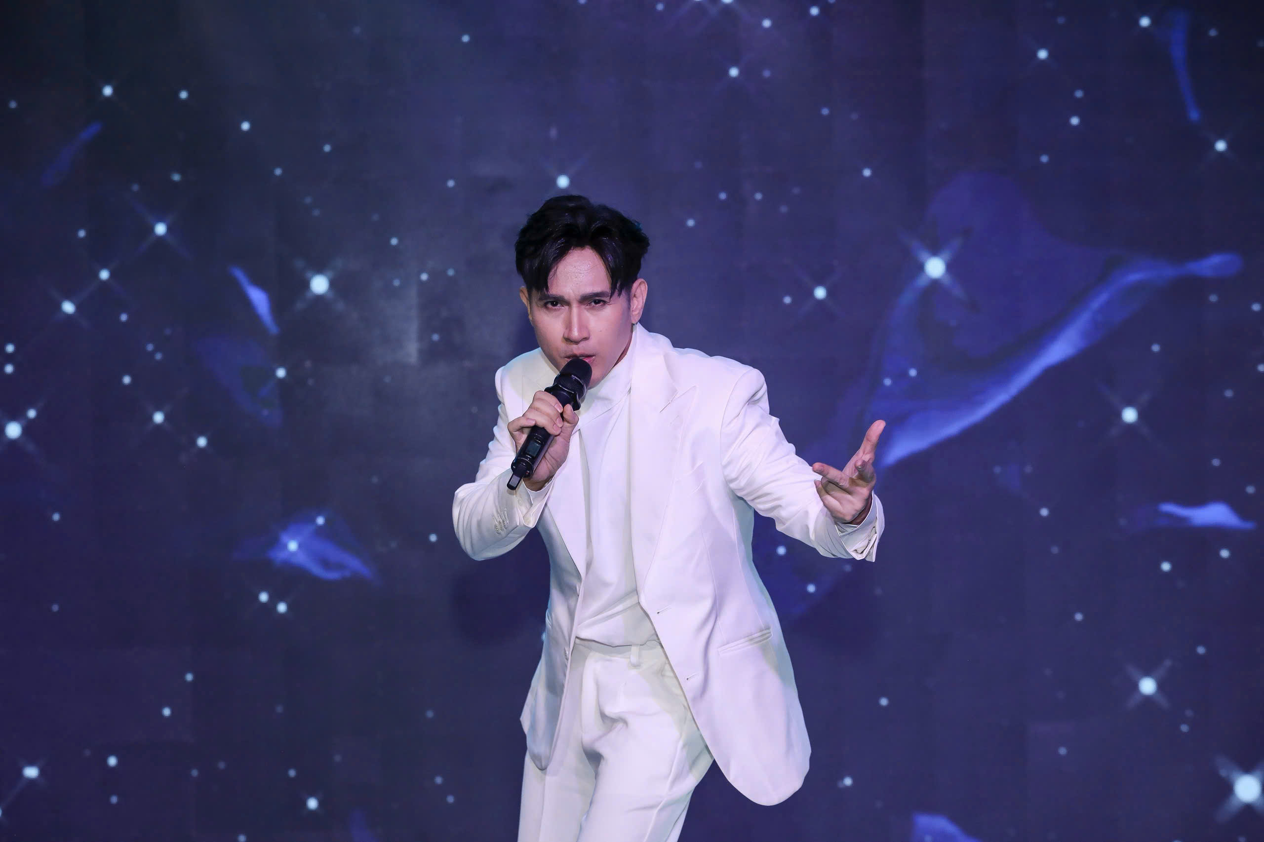 Nguyên Vũ lấy doanh thu của bài hit góp vào quỹ "Vì nụ cười trẻ em" - Ảnh 1.