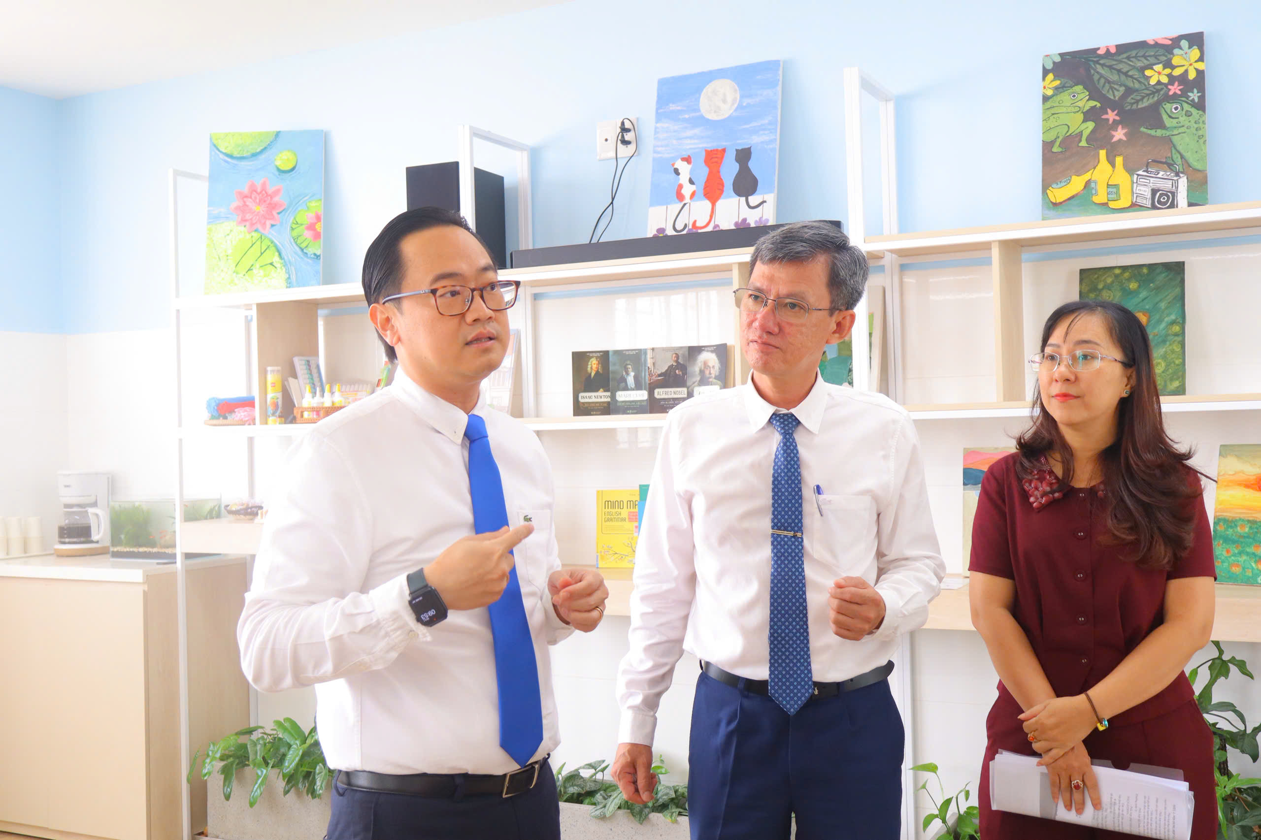 Ra mắt m&ocirc; h&igrave;nh mới: Chăm s&oacute;c, đưa đ&oacute;n người cao tuổi trong ng&agrave;y - Ảnh 1.