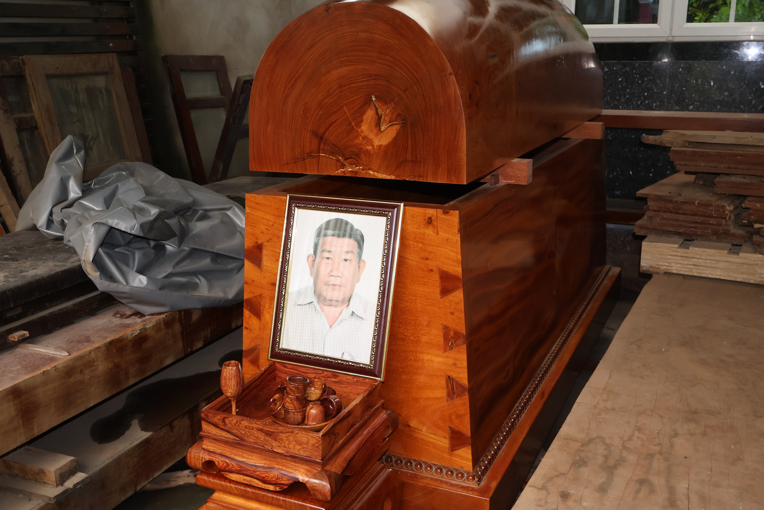 “Đóng quan tài để sống lâu” – chuyện lạ ở Sài Gòn - Ảnh 2.