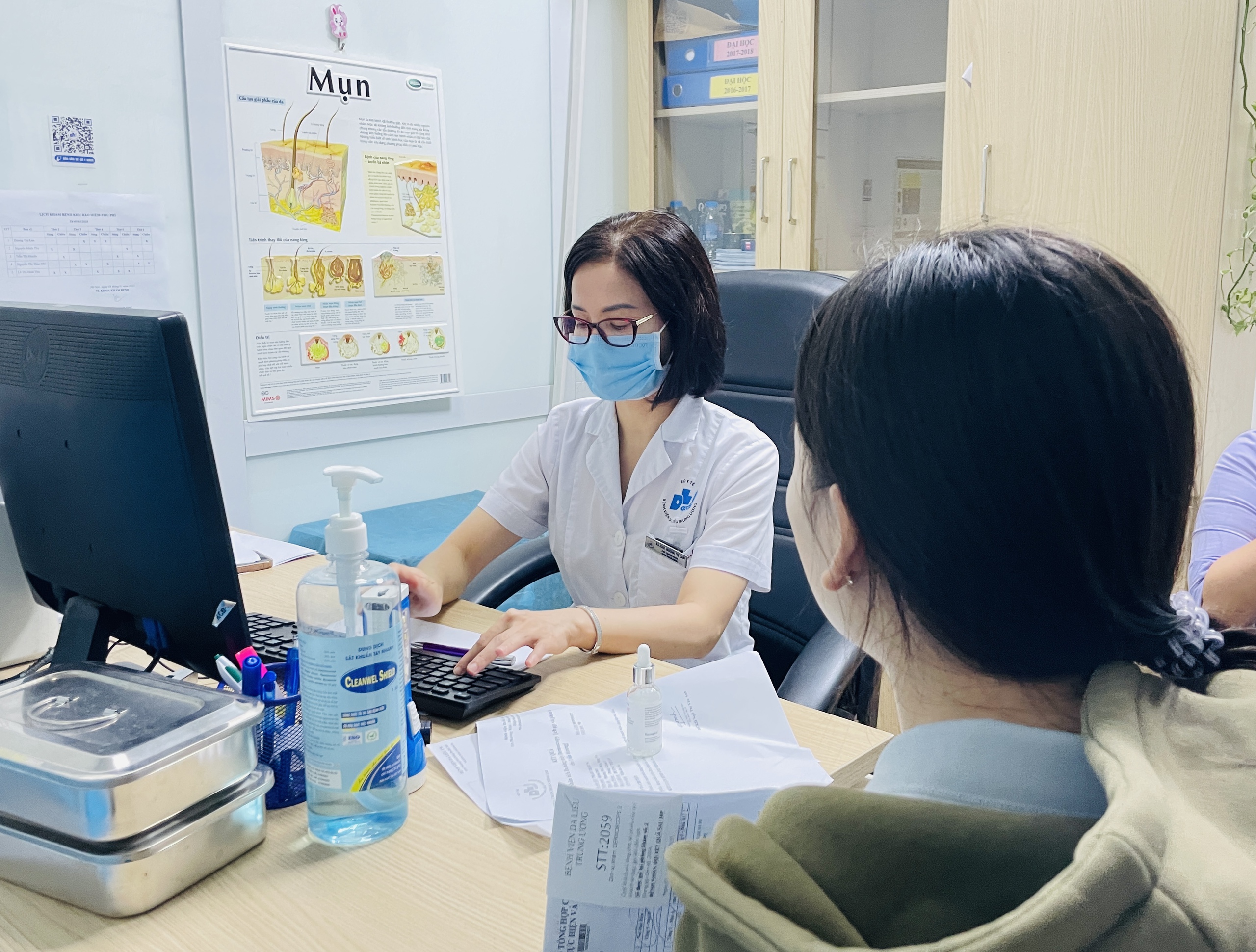 Nấm, ghẻ, nhiễm tr&ugrave;ng da r&igrave;nh rập sau mưa lũ- Ảnh 2.