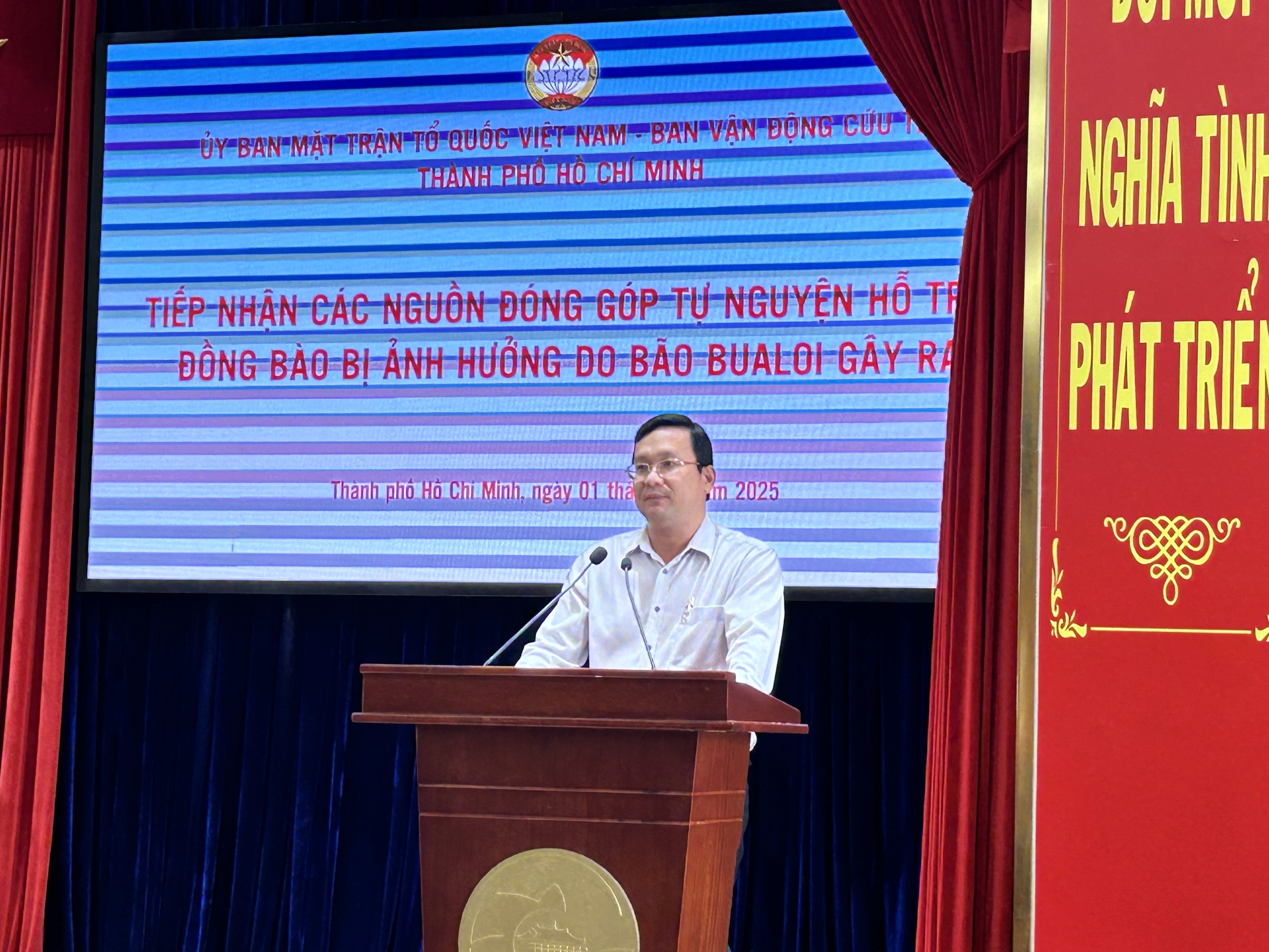 Văn nghệ sĩ TP HCM hướng về đồng bào vùng bão lũ - Ảnh 2.