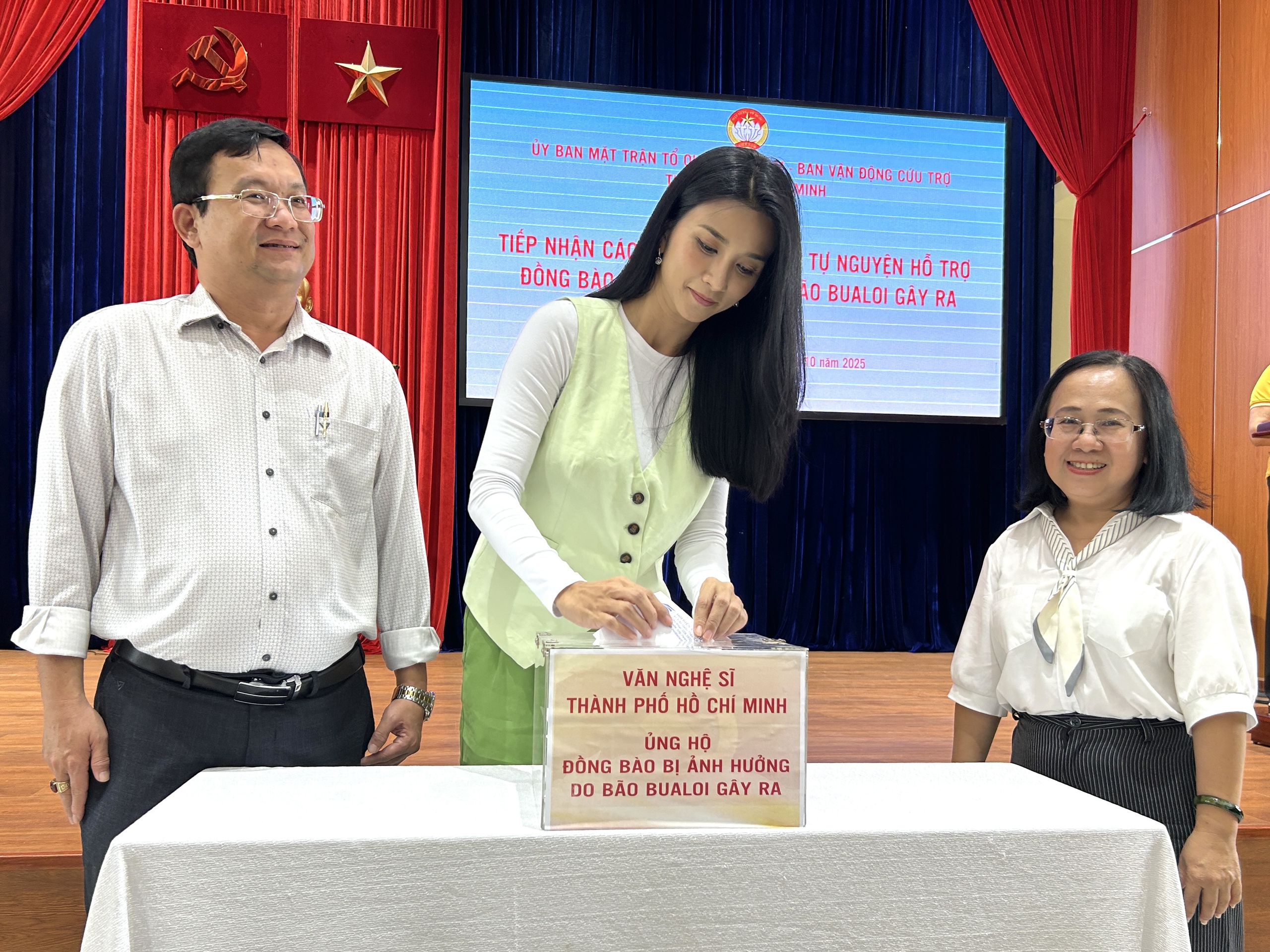 Văn nghệ sĩ TP HCM hướng về đồng bào vùng bão lũ - Ảnh 5.