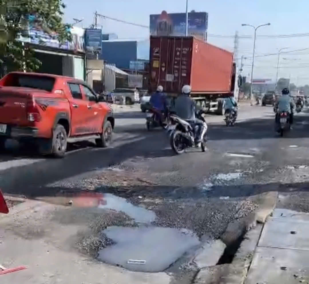 Quốc lộ 1K xuống cấp thảm hại, người đi đường "nín thở" mỗi lần đi qua- Ảnh 6.