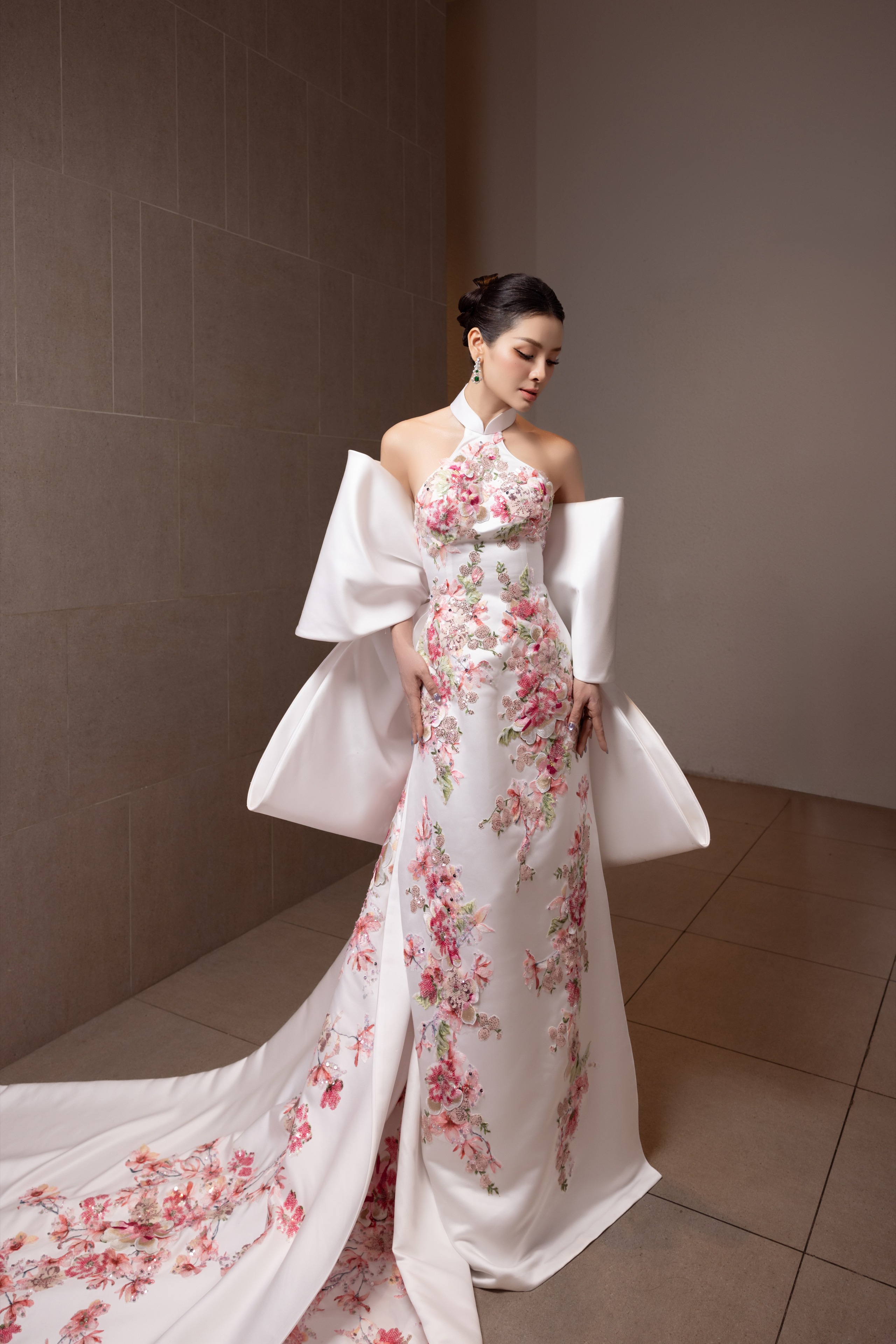 Phương Trinh Jolie gây bất ngờ với hình thể mẹ 3 con - Ảnh 4.