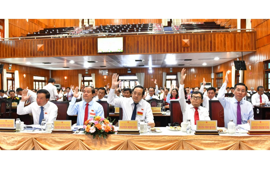 Tây Ninh hỗ trợ 5 triệu đồng/tháng cho cán bộ đi làm xa