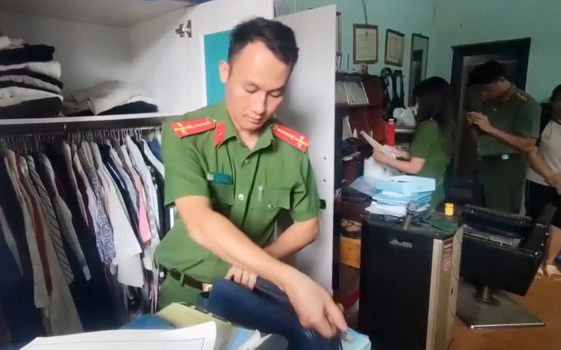 Khám xét khẩn cấp nhà chủ tài khoản "Lãng tử Tây Bắc" chuyên kêu gọi từ thiện