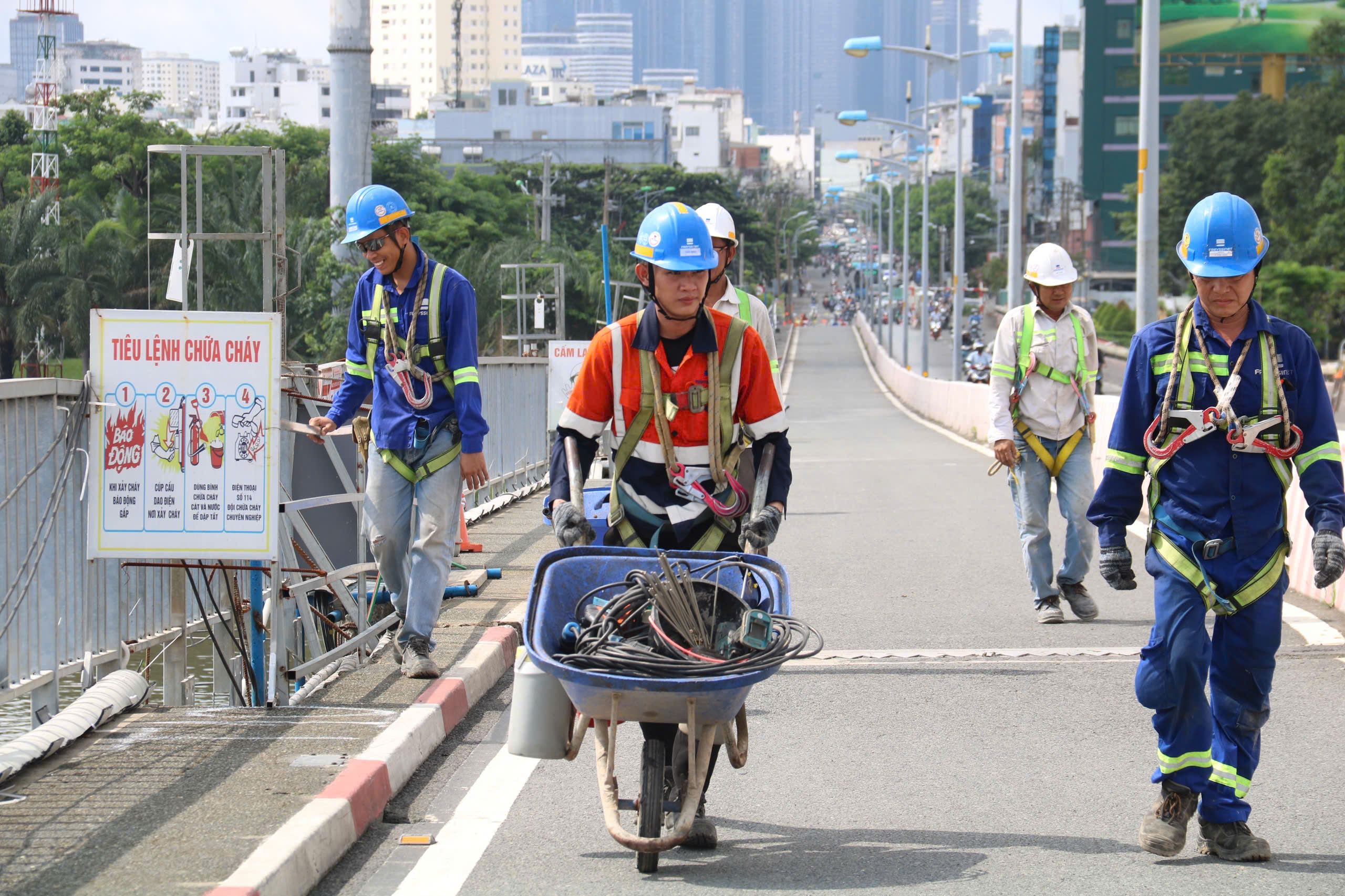 Cận cảnh cầu B&igrave;nh Triệu 1 cao th&ecirc;m 1,08 m- Ảnh 1.