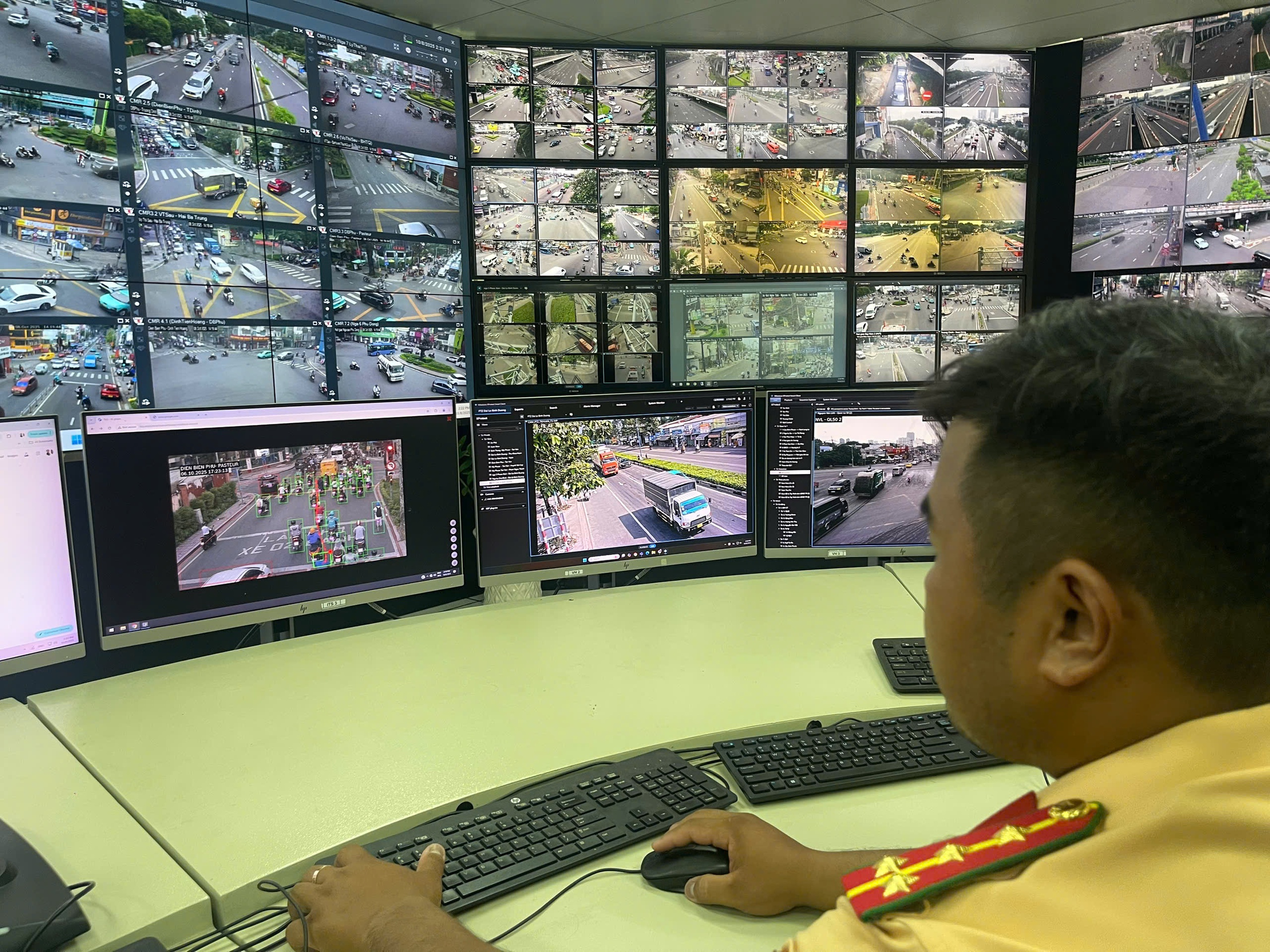 Xe m&aacute;y kh&ocirc;ng ch&iacute;nh chủ, CSGT TP HCM đang l&agrave;m g&igrave; để phạt nguội qua camera AI? - Ảnh 1.