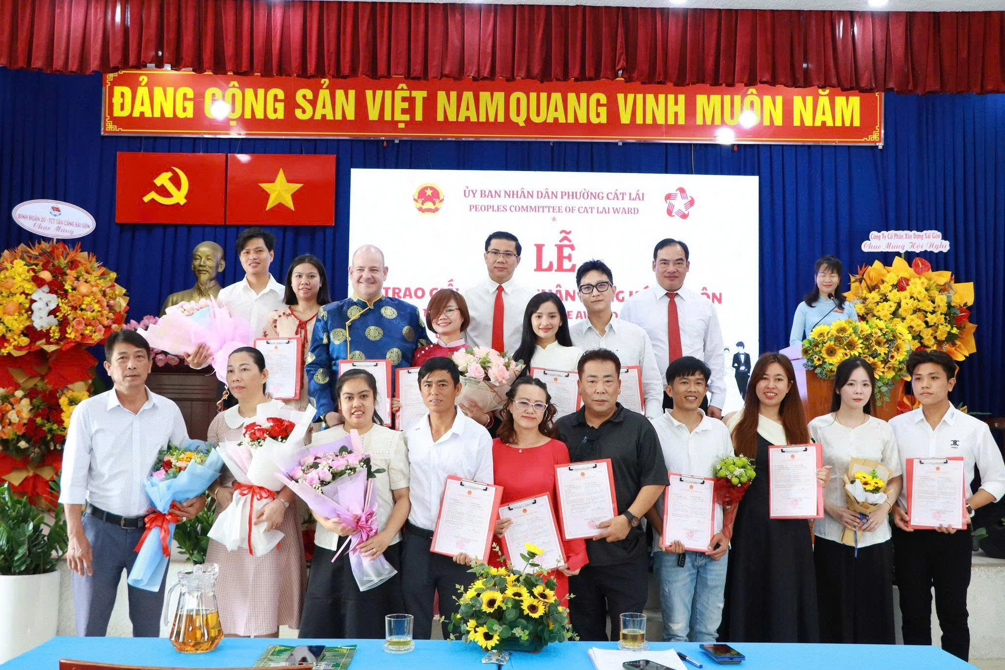 Ng&agrave;y hạnh ph&uacute;c ở phường C&aacute;t L&aacute;i - Ảnh 1.