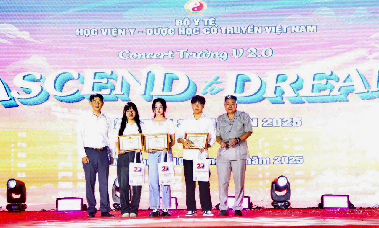 Gen Z say m&ecirc; c&acirc;y cỏ, muốn lan tỏa gi&aacute; trị đ&ocirc;ng y Việt Nam - Ảnh 1.