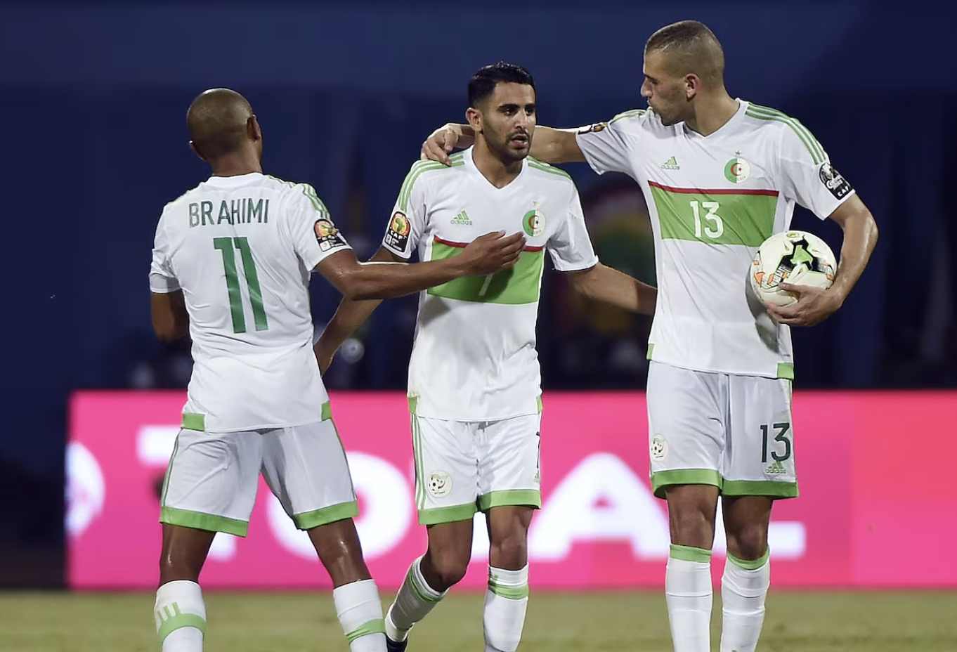Cựu sao Man City tỏa s&aacute;ng, Algeria đoạt v&eacute; dự World Cup sau 12 năm - Ảnh 4.