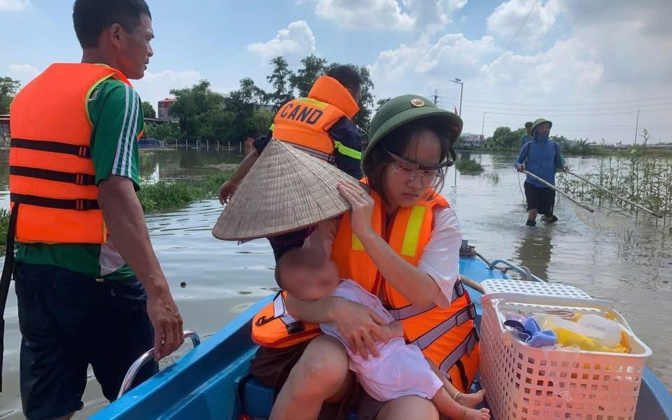 Hà Nội lên phương án sơ tán hơn 38.000 người dân vùng bị lũ lụt đe dọa