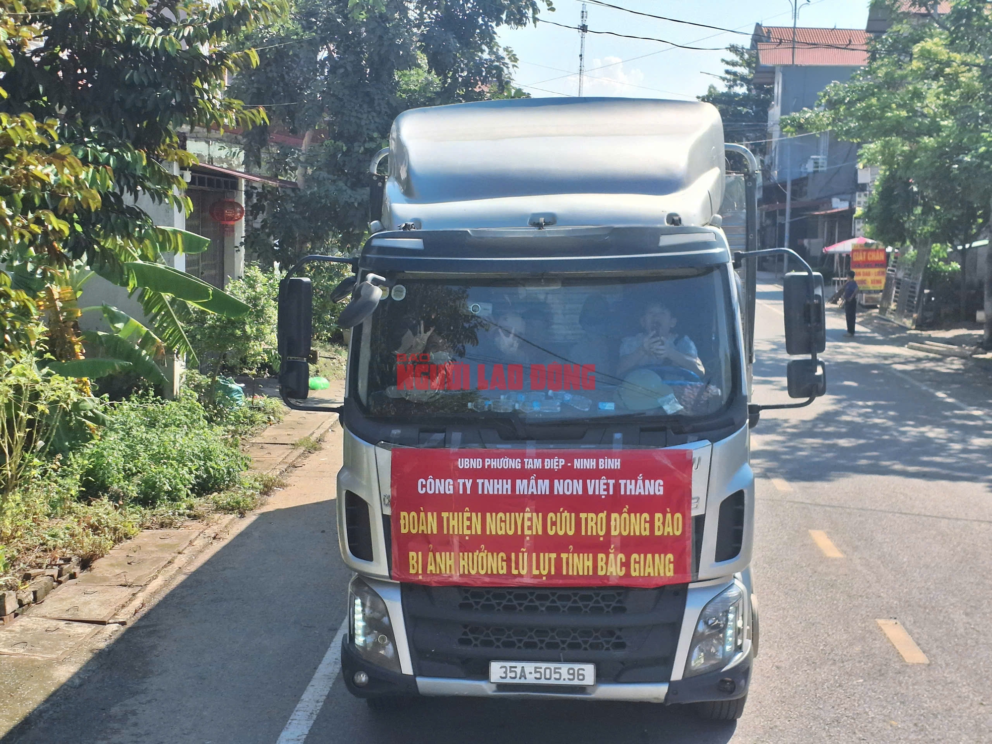 Vượt lũ dữ trên sông Thương, cứu trợ khẩn cấp bà con Bố Hạ Bắc Ninh - Ảnh 2.