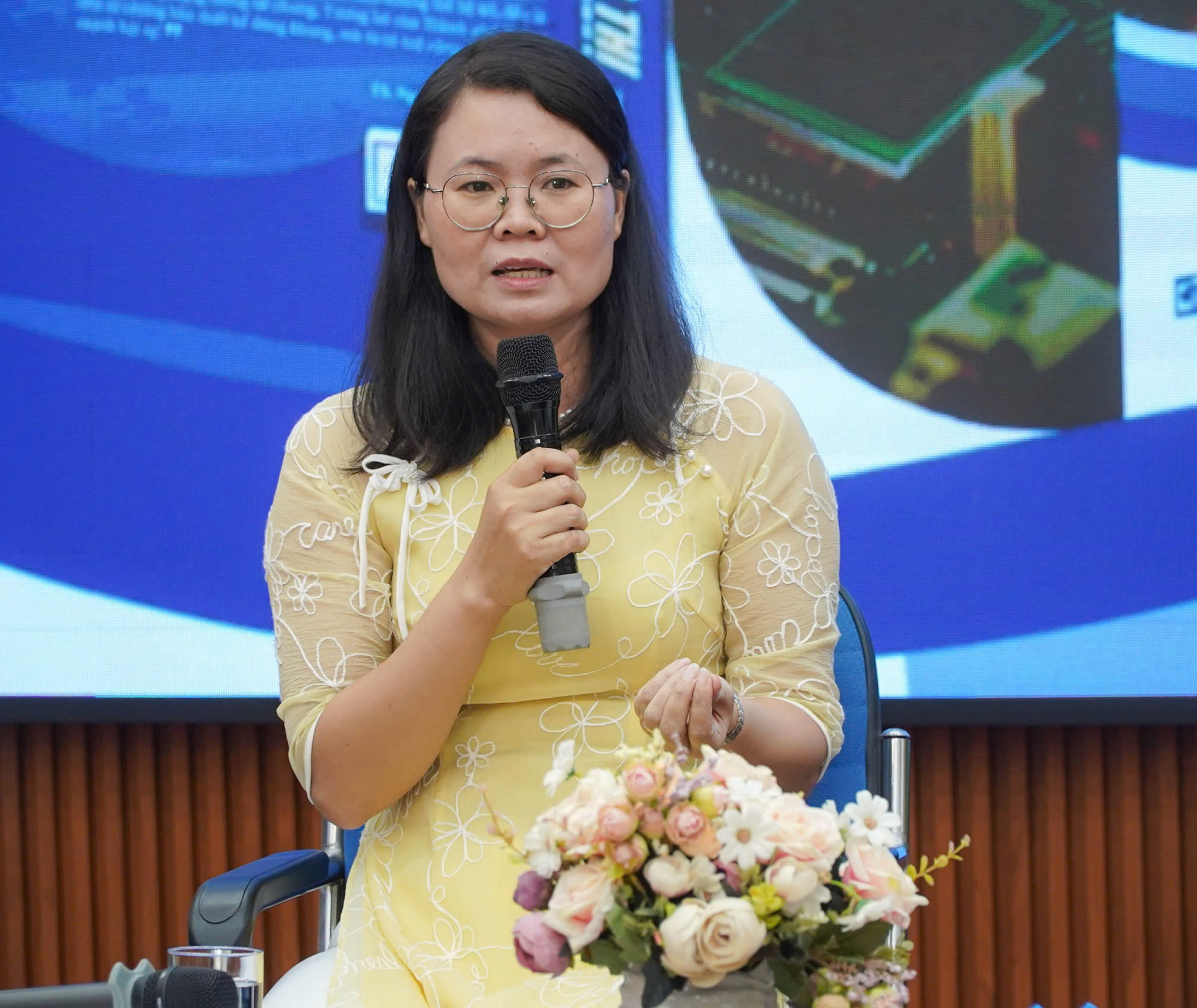 Cuốn s&aacute;ch được viết từ những trăn trở về con đường ph&aacute;t triển của TP HCM - Ảnh 4.