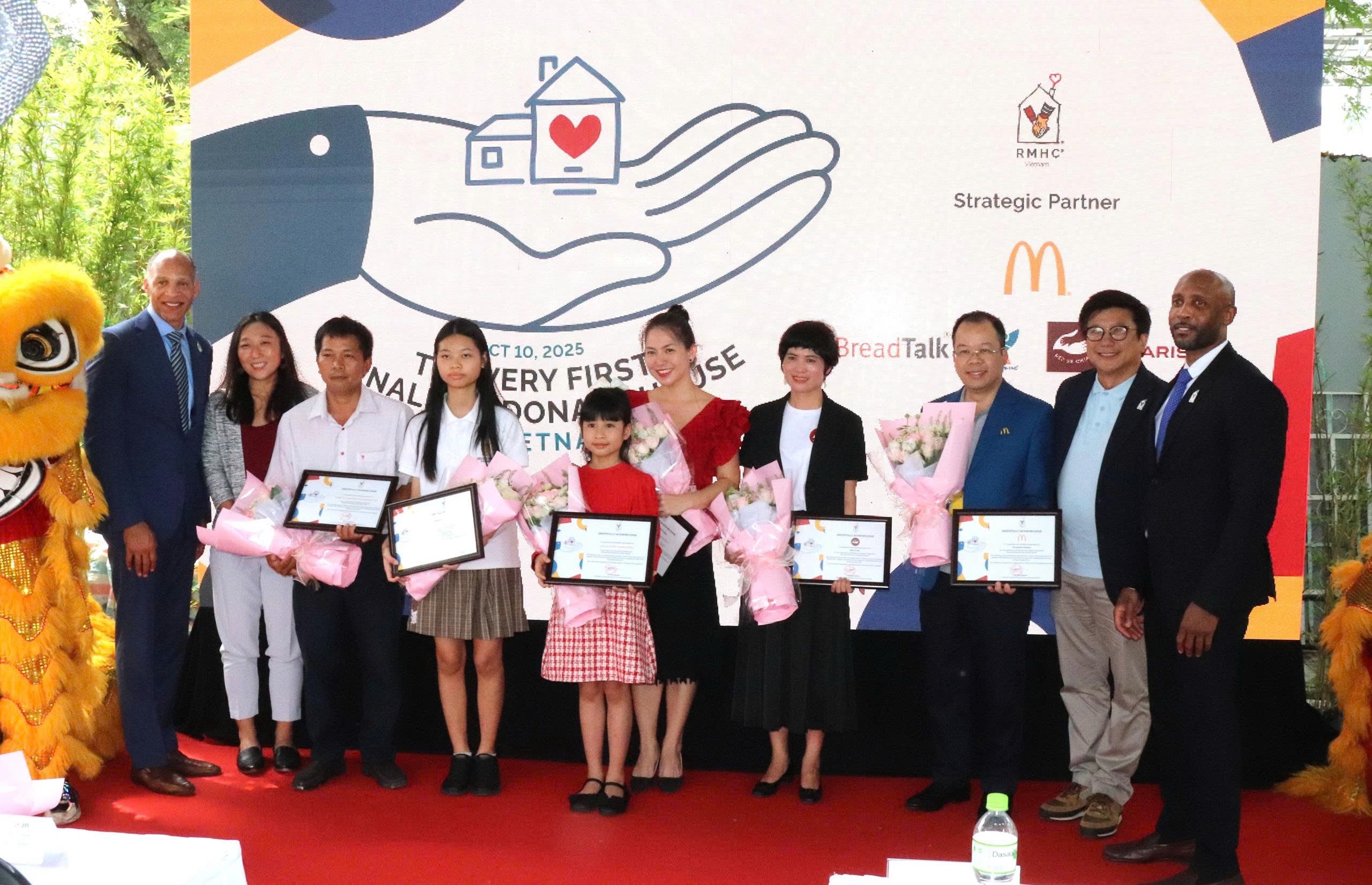TP HCM: Bệnh nhi được bố tr&iacute; ăn ở miễn ph&iacute; ở một biệt thự - Ảnh 1.