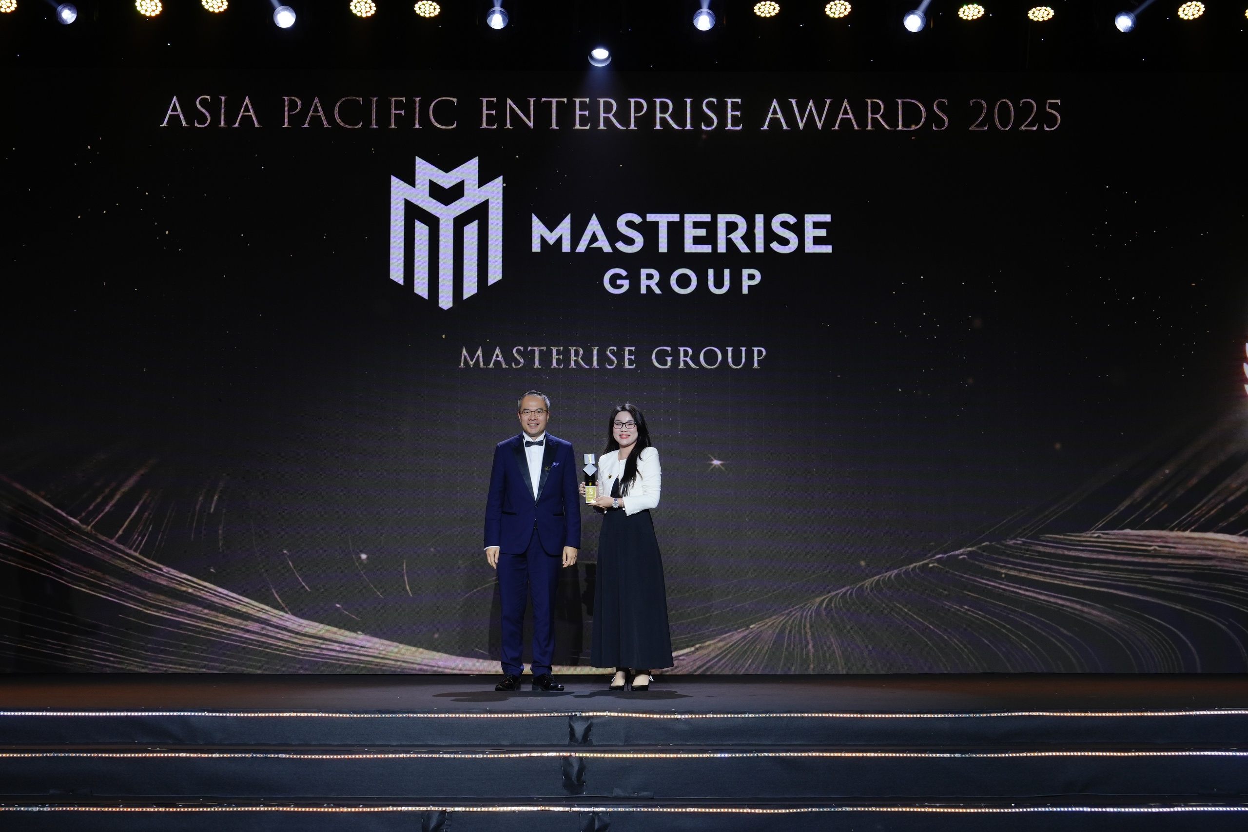 Masterise Group d&agrave;nh chiến thắng "k&eacute;p" tại giải thưởng Doanh nghiệp ch&acirc;u &Aacute; 2025 - Ảnh 1.