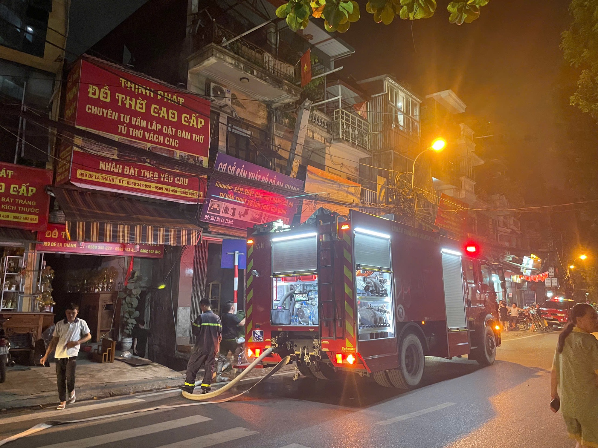 Ng&ocirc;i nh&agrave; 4 tầng bị ch&aacute;y 2 lần trong c&ugrave;ng một ng&agrave;y - Ảnh 2.