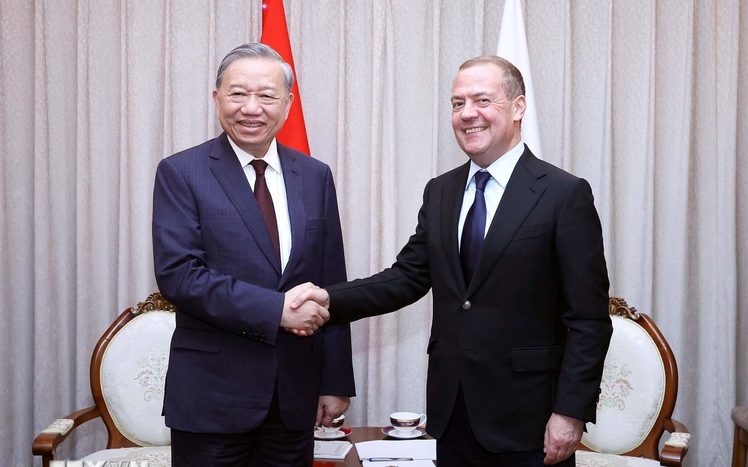 Tổng Bí thư Tô Lâm gặp Chủ tịch Đảng Nước Nga Thống nhất Dmitry Medvedev