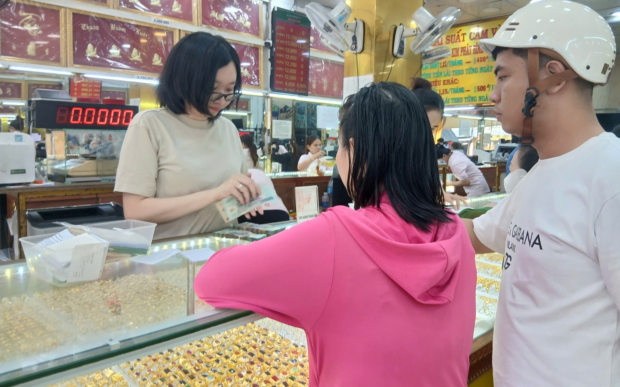 Lúng túng với quy định mới khi mua bán vàng từ 10-10 