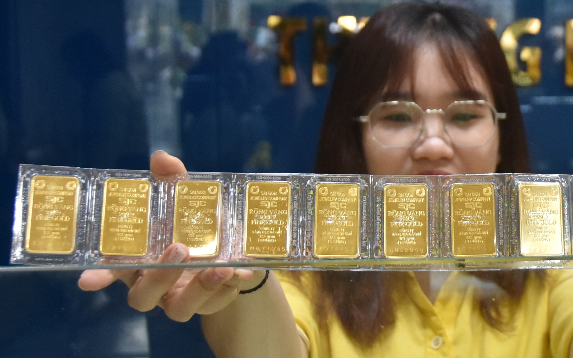 Sáng 10-10, chính thức xóa độc quyền vàng miếng, giá vàng rớt mạnh