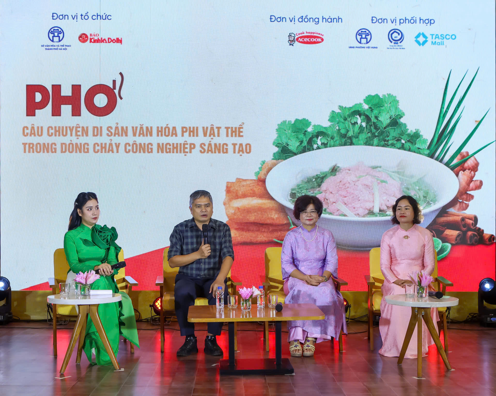 Phở kh&ocirc;ng chỉ l&agrave; m&oacute;n ăn, c&ograve;n l&agrave; c&acirc;u chuyện về lịch sử, văn h&oacute;a - Ảnh 1.