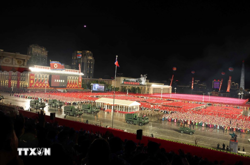 Tổng B&iacute; thư T&ocirc; L&acirc;m dự Lễ duyệt binh kỷ niệm 80 năm th&agrave;nh lập Đảng Lao động Triều Ti&ecirc;n - Ảnh 10.