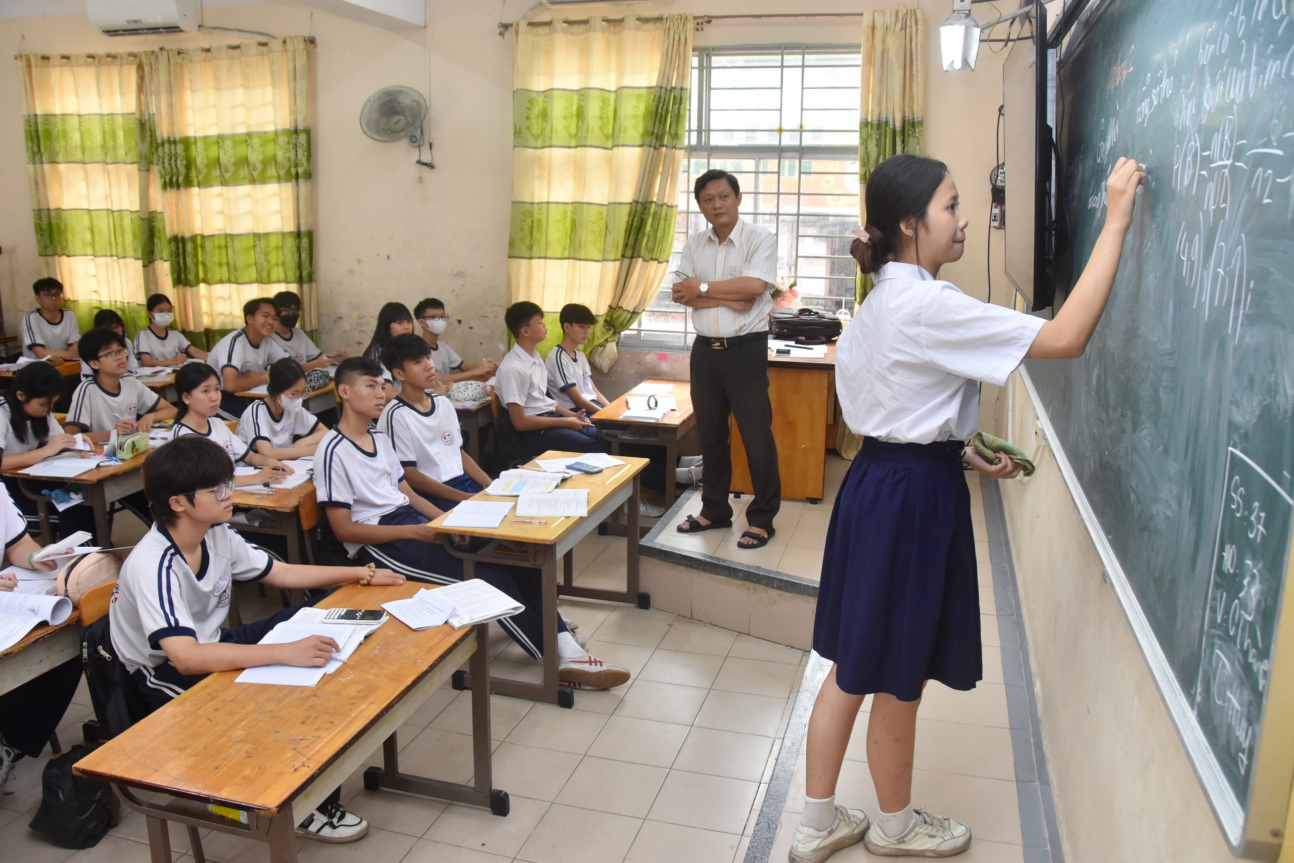 Thận trọng khi đưa AI v&agrave;o trường học - Ảnh 1.
