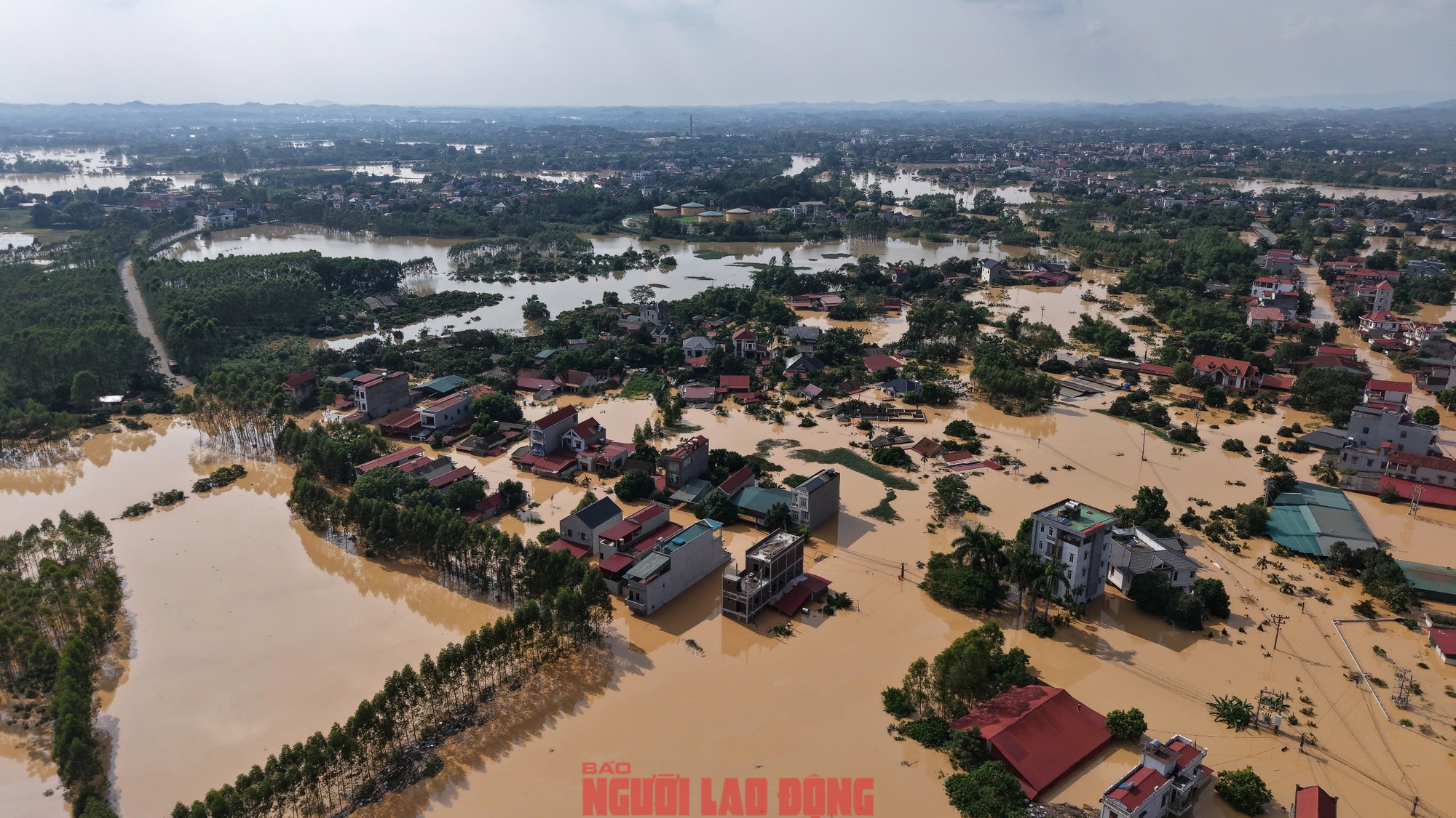 Ngập lụt kinh hoàng ở Tiên Lục Bắc Ninh , người dân sống trên mái nhà - Ảnh 11.