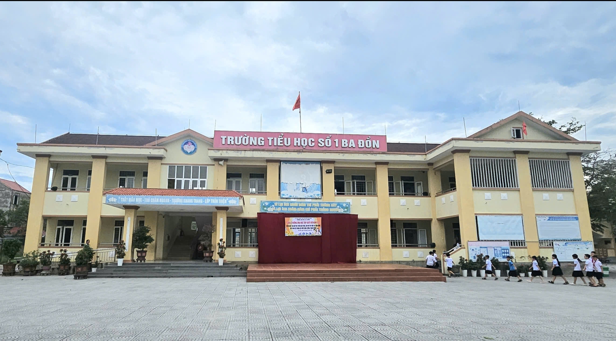 Suất ăn bán trú 25.000 đồng...như 10.000 đồng: Nghiêm túc kiểm điểm - Ảnh 1.