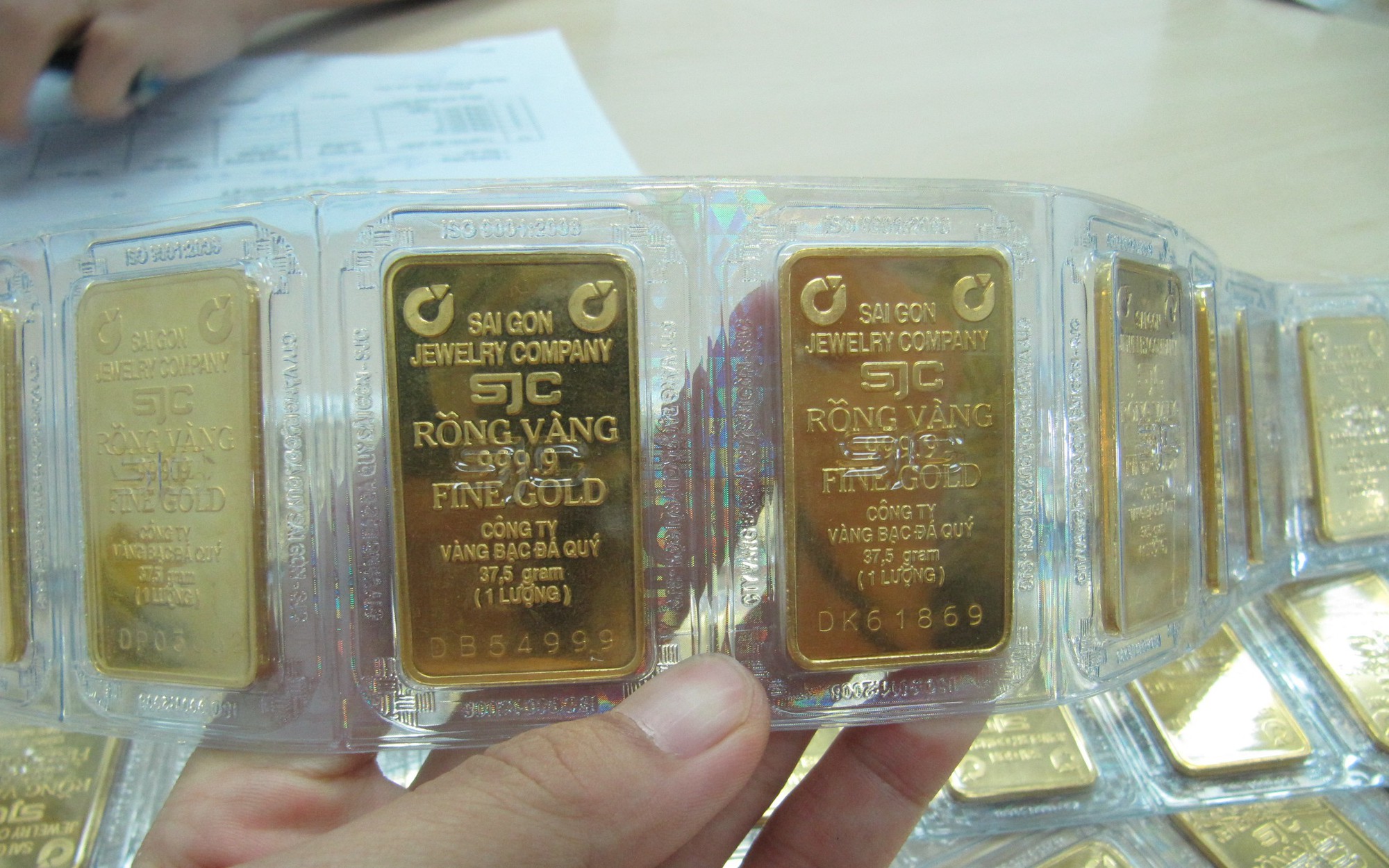 Sáng 11-10, giá vàng miếng SJC, vàng nhẫn lại tăng mạnh