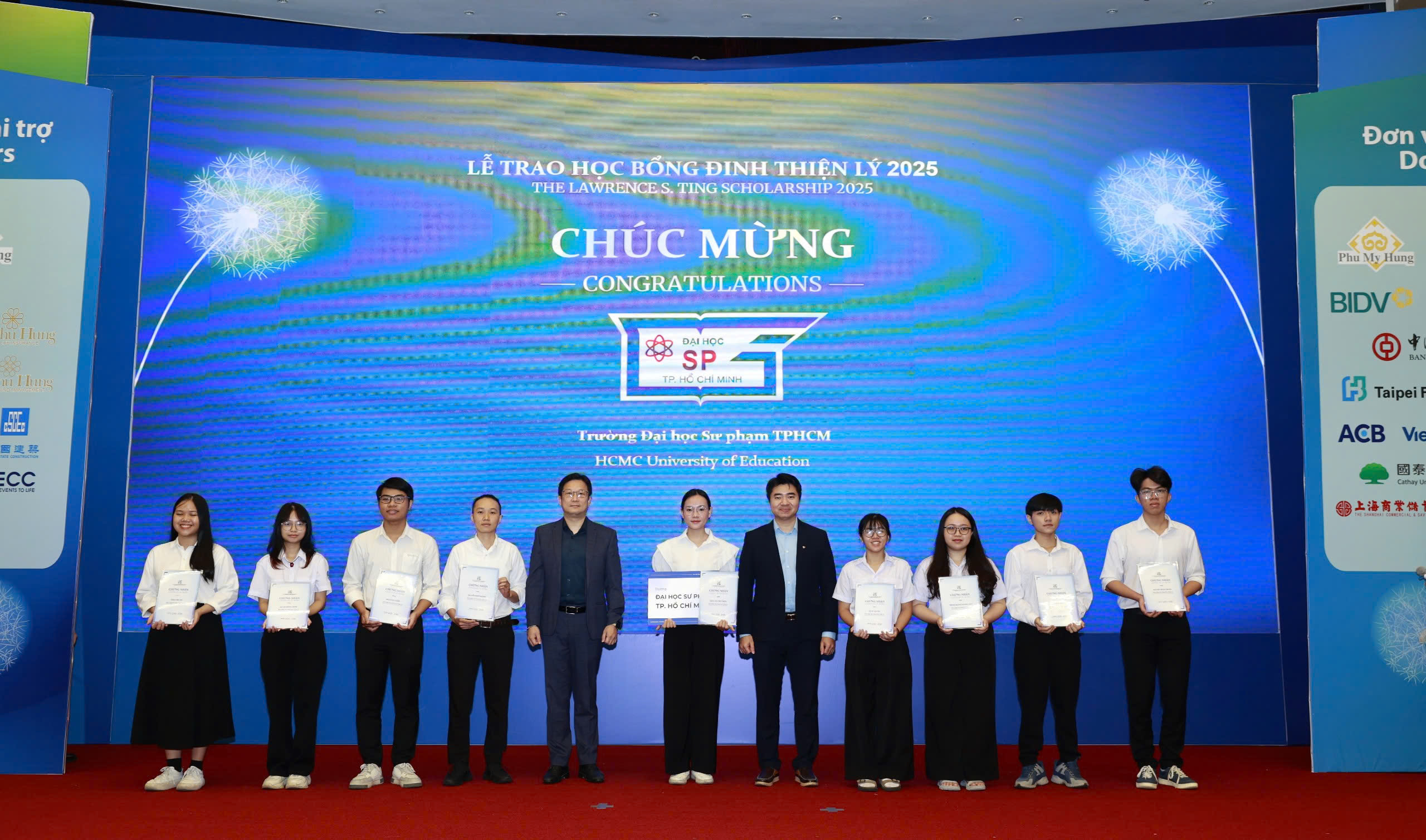 Học bổng Đinh Thiện L&yacute;: 20 năm đồng h&agrave;nh c&ugrave;ng học sinh, sinh vi&ecirc;n - Ảnh 4.