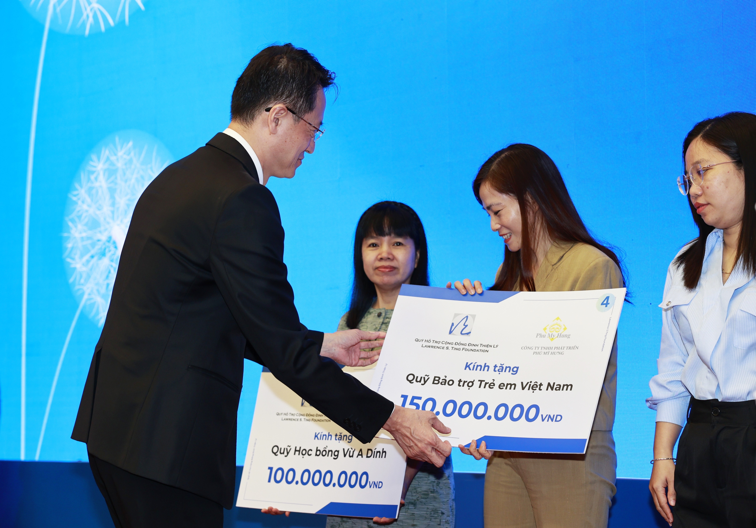 Học bổng Đinh Thiện L&yacute;: 20 năm đồng h&agrave;nh c&ugrave;ng học sinh, sinh vi&ecirc;n - Ảnh 5.