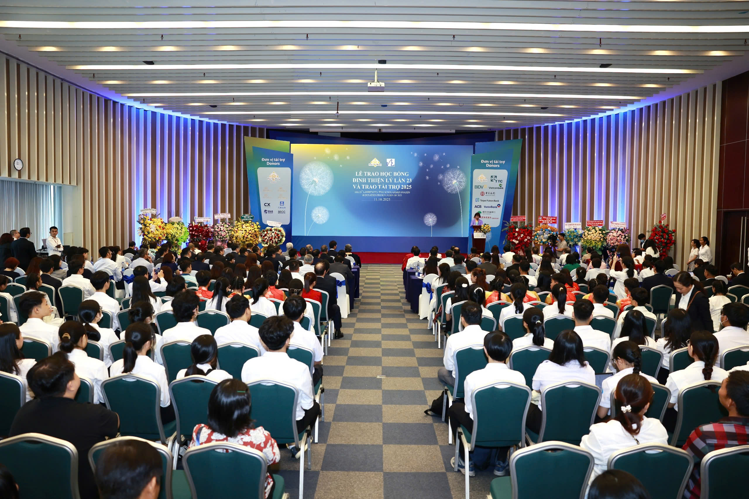 Học bổng Đinh Thiện L&yacute;: 20 năm đồng h&agrave;nh c&ugrave;ng học sinh, sinh vi&ecirc;n - Ảnh 6.