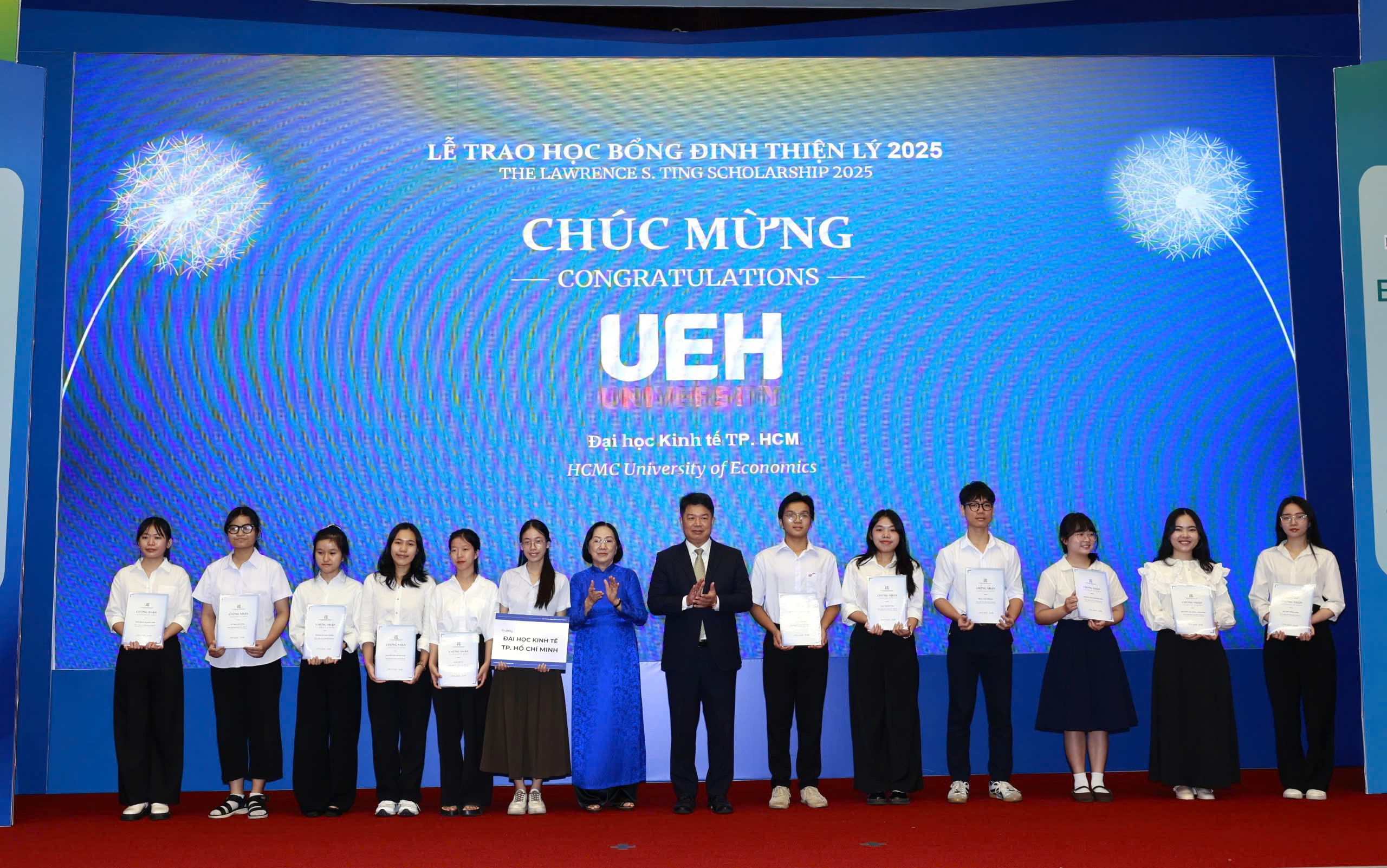 Học bổng Đinh Thiện L&yacute;: 20 năm đồng h&agrave;nh c&ugrave;ng học sinh, sinh vi&ecirc;n - Ảnh 3.