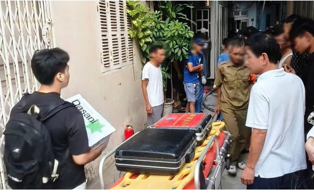 Cháy nhà 4 tầng ở trong ngõ, 5 người tử vong