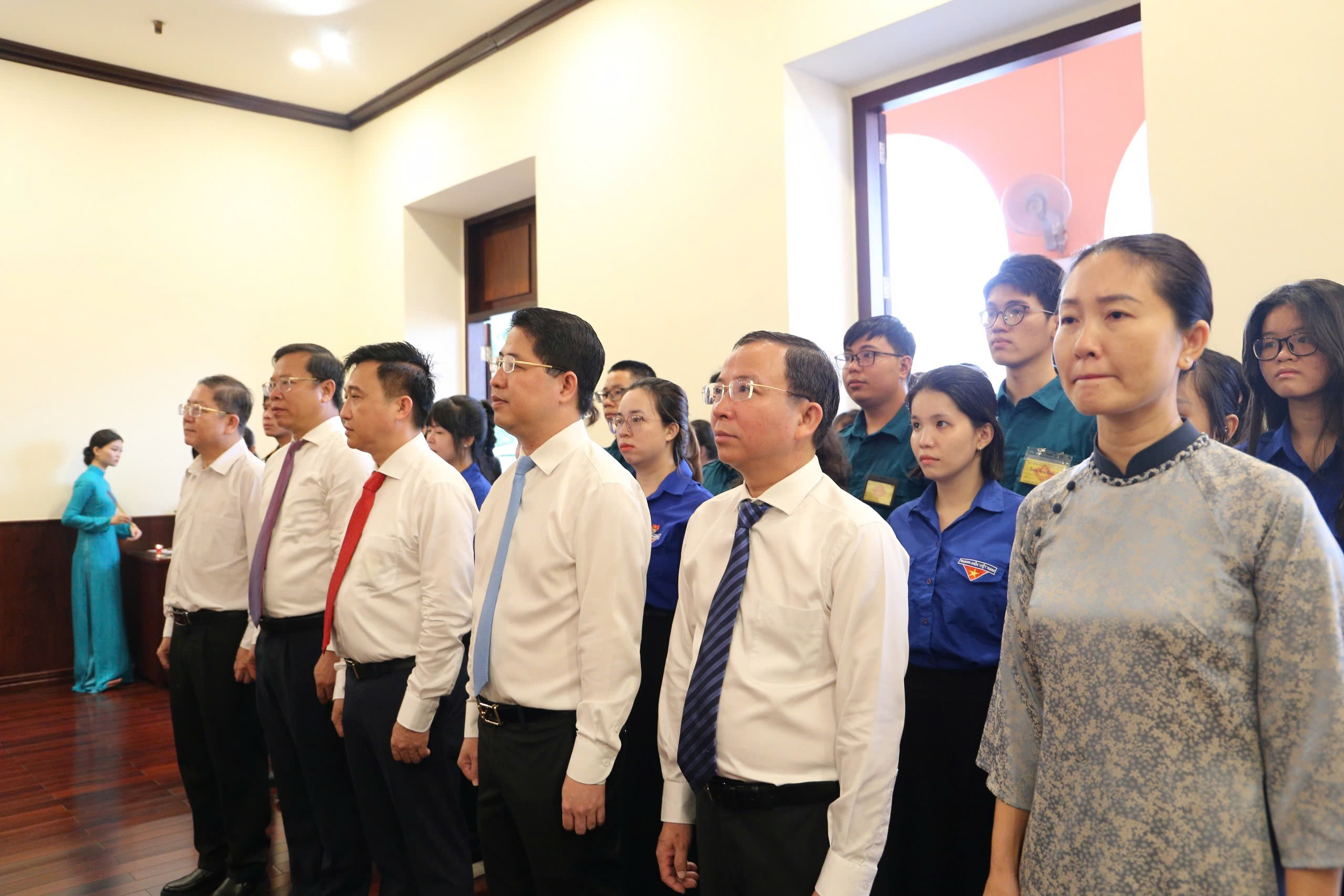 L&atilde;nh đạo Th&agrave;nh ủy TP HCM viếng Nghĩa trang Liệt sĩ B&agrave; Rịa - Vũng T&agrave;u v&agrave; B&igrave;nh Dương - Ảnh 1.