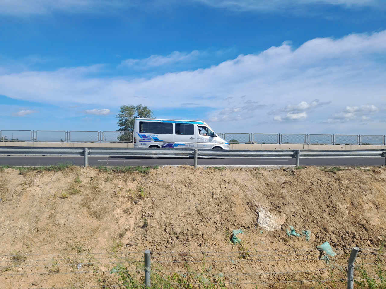 Phó Thủ tướng yêu cầu rà soát toàn tuyến cao tốc Vĩnh Hảo – Phan Thiết sau phản ánh xói lở - Ảnh 2.