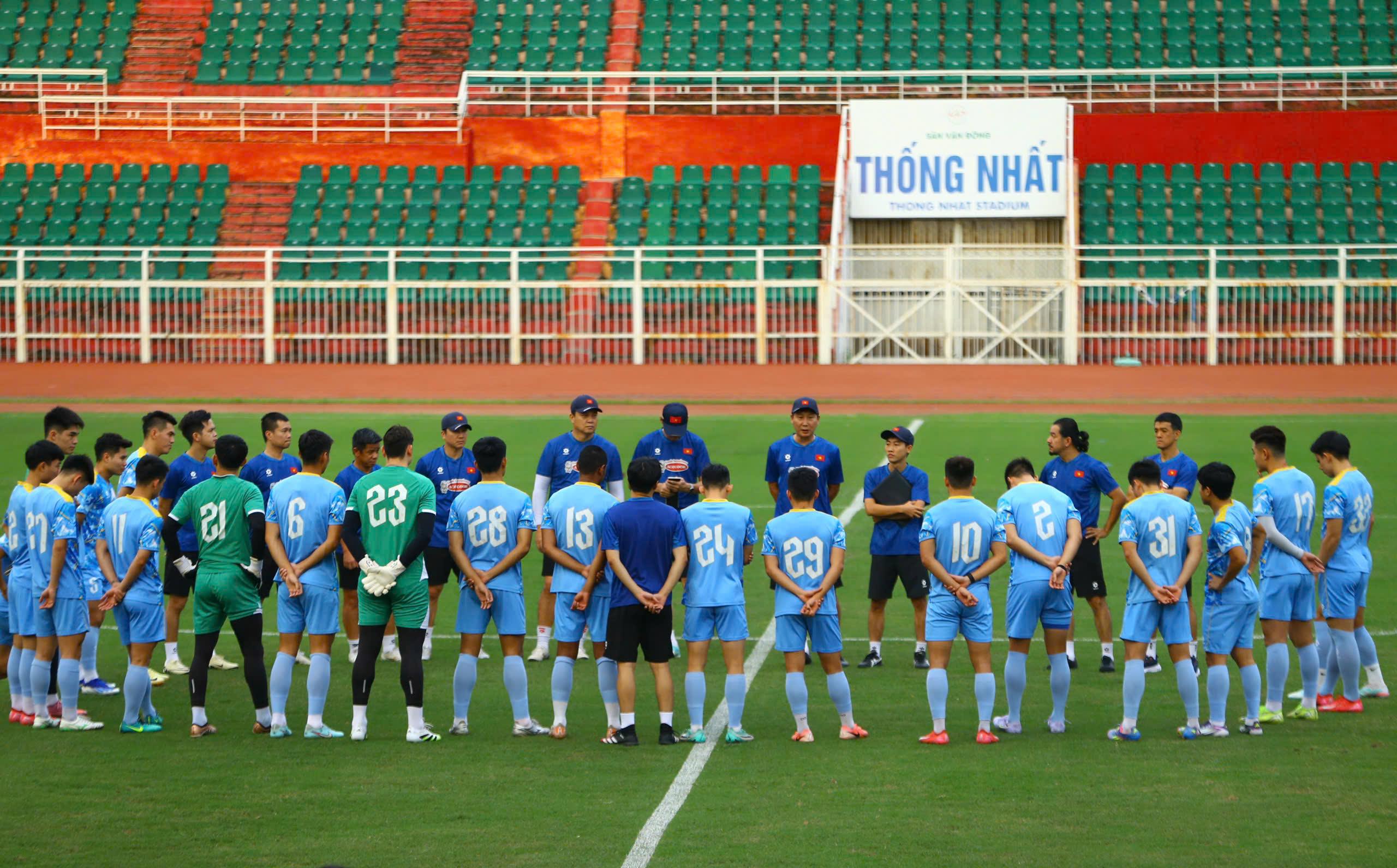 Ho&agrave;ng Đức, B&ugrave;i Tiến Dũng vắng mặt ở buổi tập tr&ecirc;n s&acirc;n Thống Nhất - Ảnh 1.