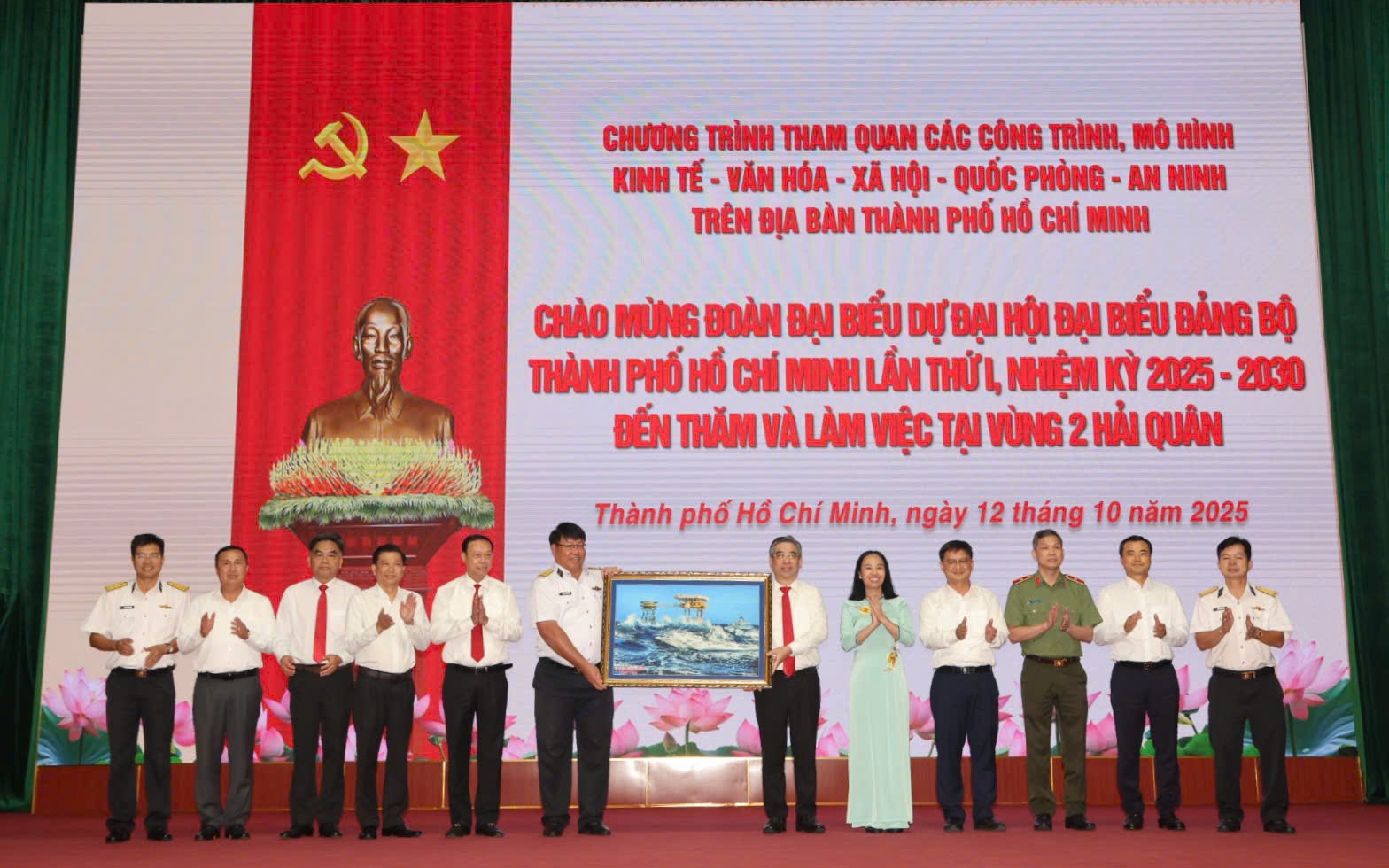 Đoàn Đại biểu tham dự Đại hội Đảng bộ TP HCM làm việc với Vùng 2 Hải quân