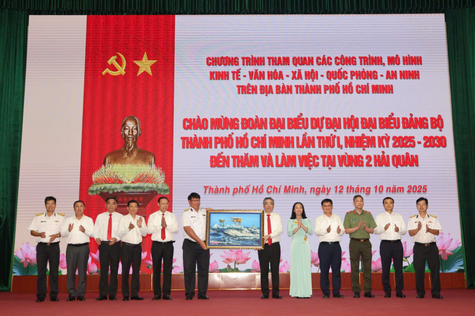 Đo&agrave;n đại biểu Đại hội Đảng bộ TP HCM l&agrave;m việc với V&ugrave;ng 2 Hải qu&acirc;n - Ảnh 5.