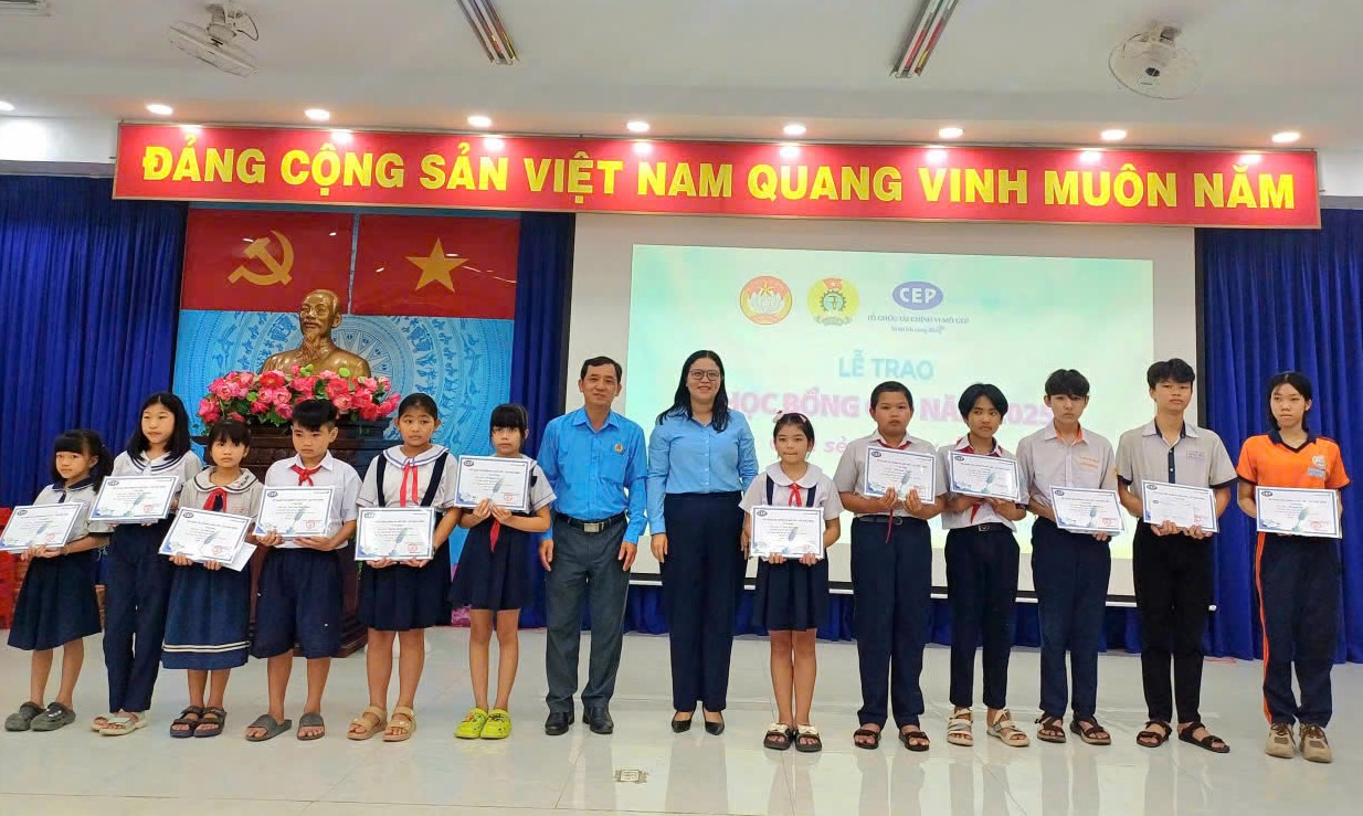 C&ocirc;ng đo&agrave;n x&atilde; Đ&ocirc;ng Thạnh: Phấn đấu n&acirc;ng tổng số đo&agrave;n vi&ecirc;n l&ecirc;n 6.000 người - Ảnh 2.