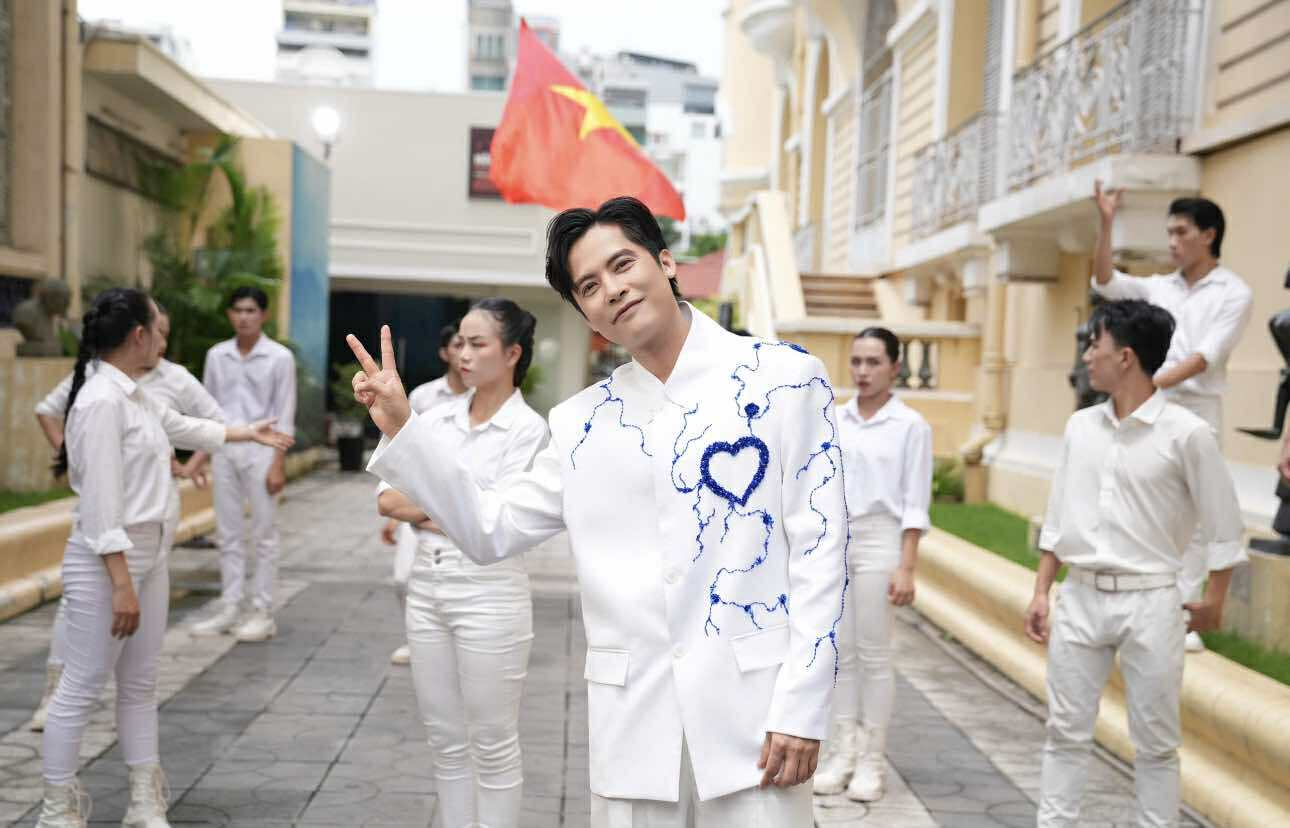 Rực s&aacute;ng sức trẻ Việt Nam-Dấu ấn mới trong h&agrave;nh tr&igrave;nh của ca sĩ Minh Sang - Ảnh 5.
