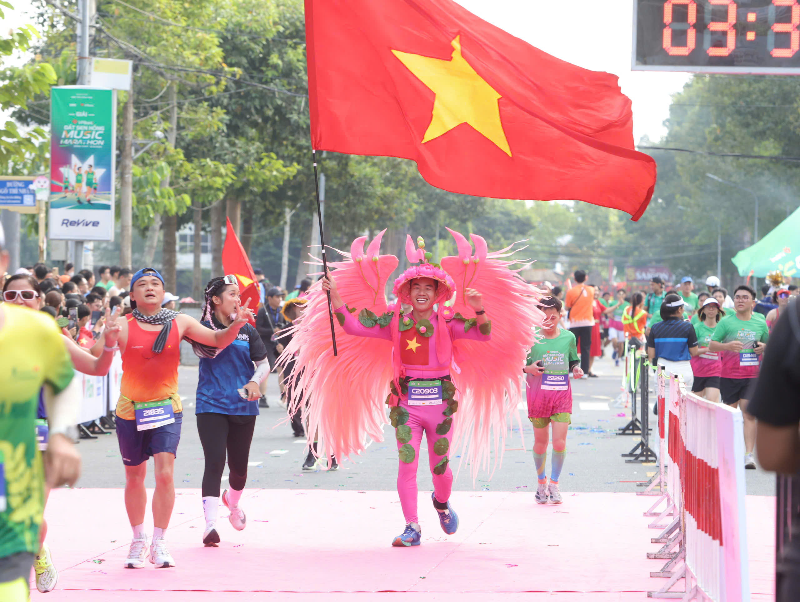 Hơn 12.000 vận động vi&ecirc;n tham gia giải chạy quy m&ocirc; lớn tại Đồng Th&aacute;p - Ảnh 8.